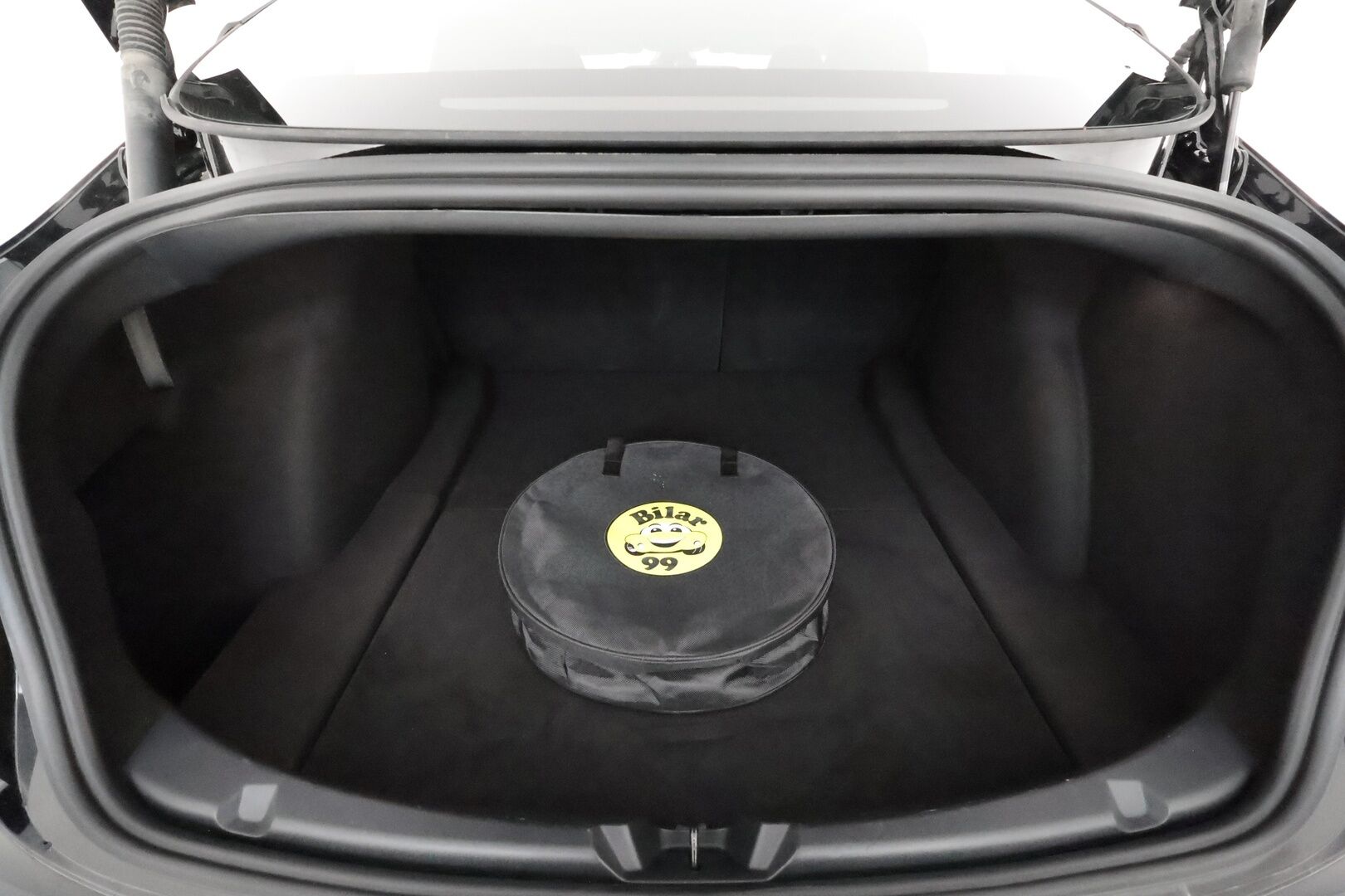 Tesla Model 3 2023 Performance - 3,99 % KORKOTARJOUS TÄHÄN AUTOON - 1Om Suomiauto / Autopilot / ILP / Premium Audio / Kattokaiteet / 2x Renkaat aluvantein / Aviloo akkutesti 96/100!
