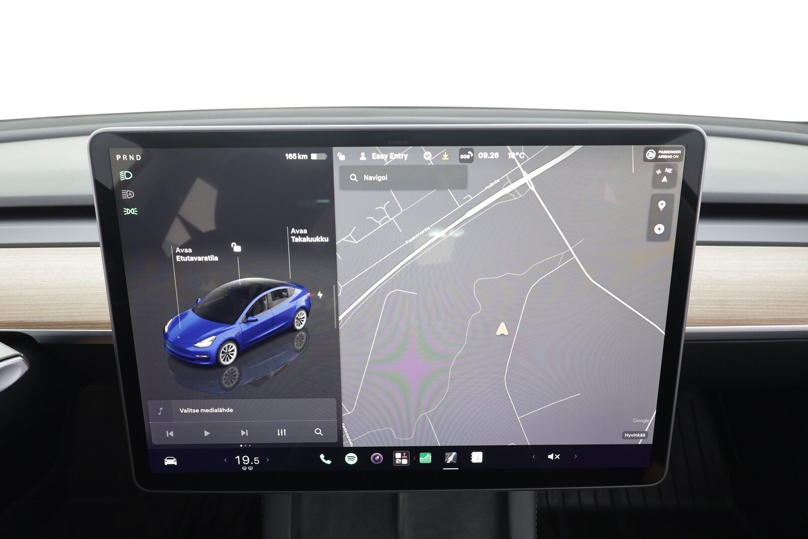 Tesla Model 3 2023 RWD - | ACC | ILP | Koukku | Ryzen | Matrix | Lasikatto | Sähkönahat | Muistipenkki | P.kamera | Autosteer | 2x renkaat aluin | 1-om suomiauto |