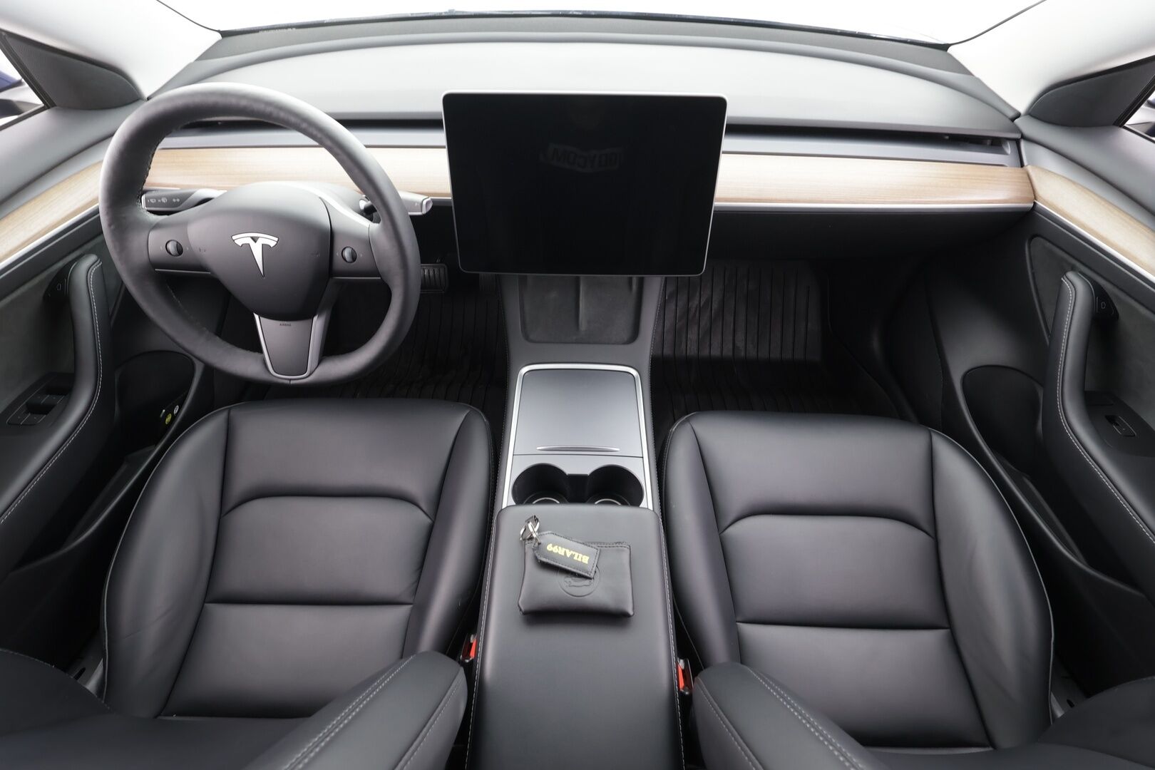 Tesla Model 3 2023 RWD - | ACC | ILP | Koukku | Ryzen | Matrix | Lasikatto | Sähkönahat | Muistipenkki | P.kamera | Autosteer | 2x renkaat aluin | 1-om suomiauto |