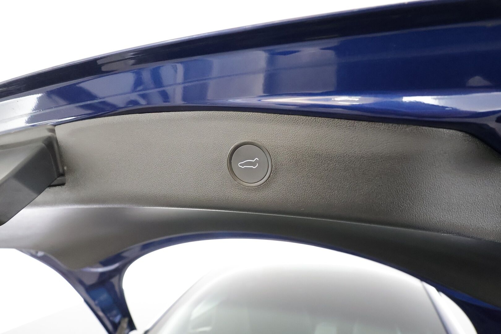 Tesla Model 3 2023 RWD - | ACC | ILP | Koukku | Ryzen | Matrix | Lasikatto | Sähkönahat | Muistipenkki | P.kamera | Autosteer | 2x renkaat aluin | 1-om suomiauto |