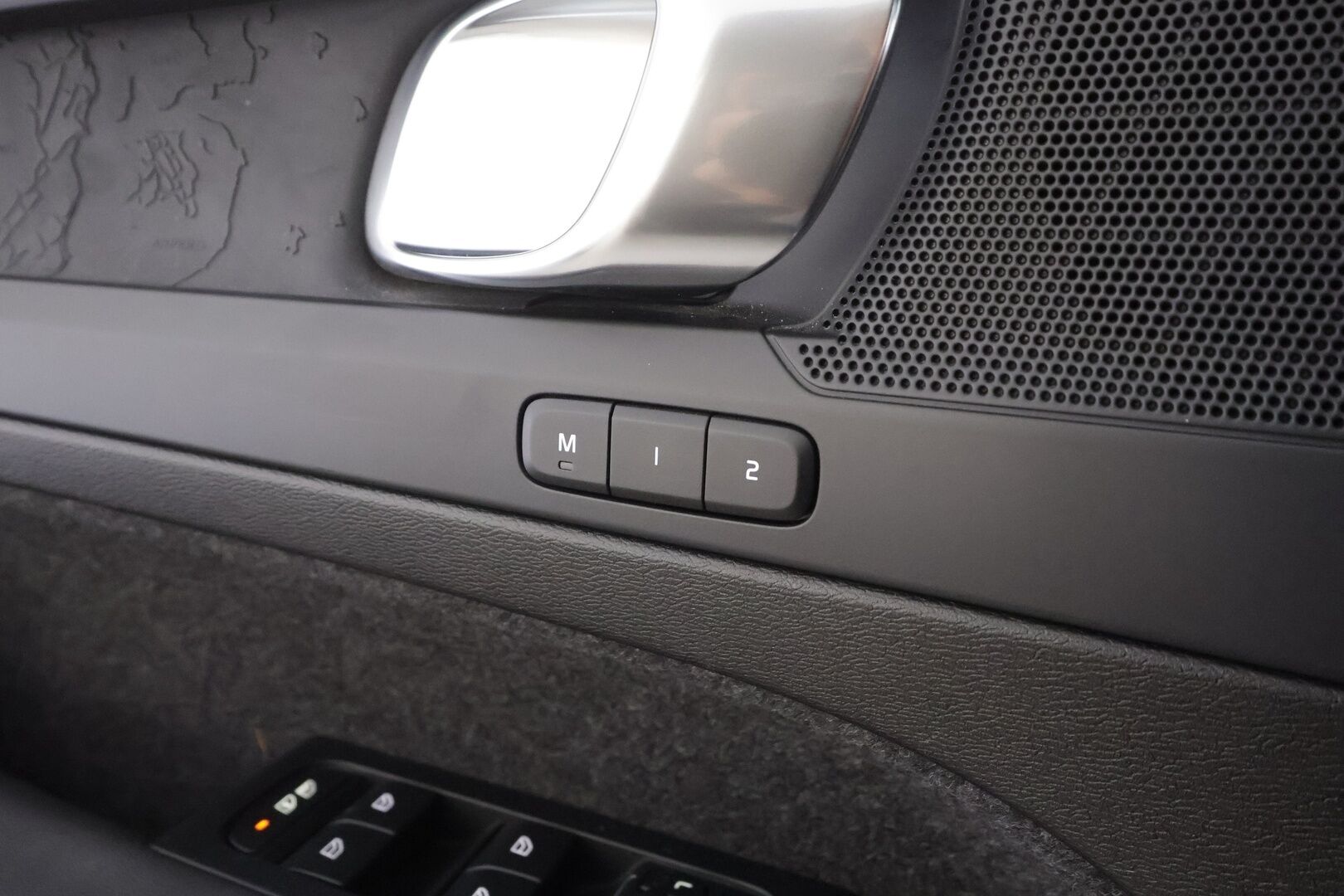 Volvo XC40 2023 Recharge Single Plus aut - | 1-om suomiauto | ACC | ILP | Muistipenkki | Sporttipenkit | P.kamera | BLIS | Pilot assist | Keyless | Koukku | 2x renkaat aluin | 