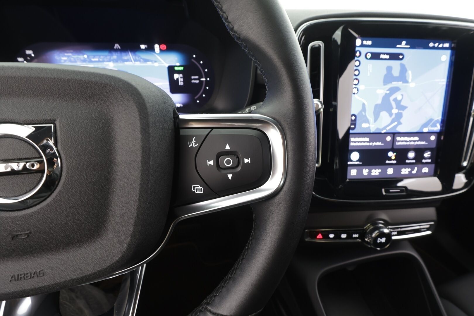Volvo XC40 2023 Recharge Single Plus aut - | 1-om suomiauto | ACC | ILP | Muistipenkki | Sporttipenkit | P.kamera | BLIS | Pilot assist | Keyless | Koukku | 2x renkaat aluin | 