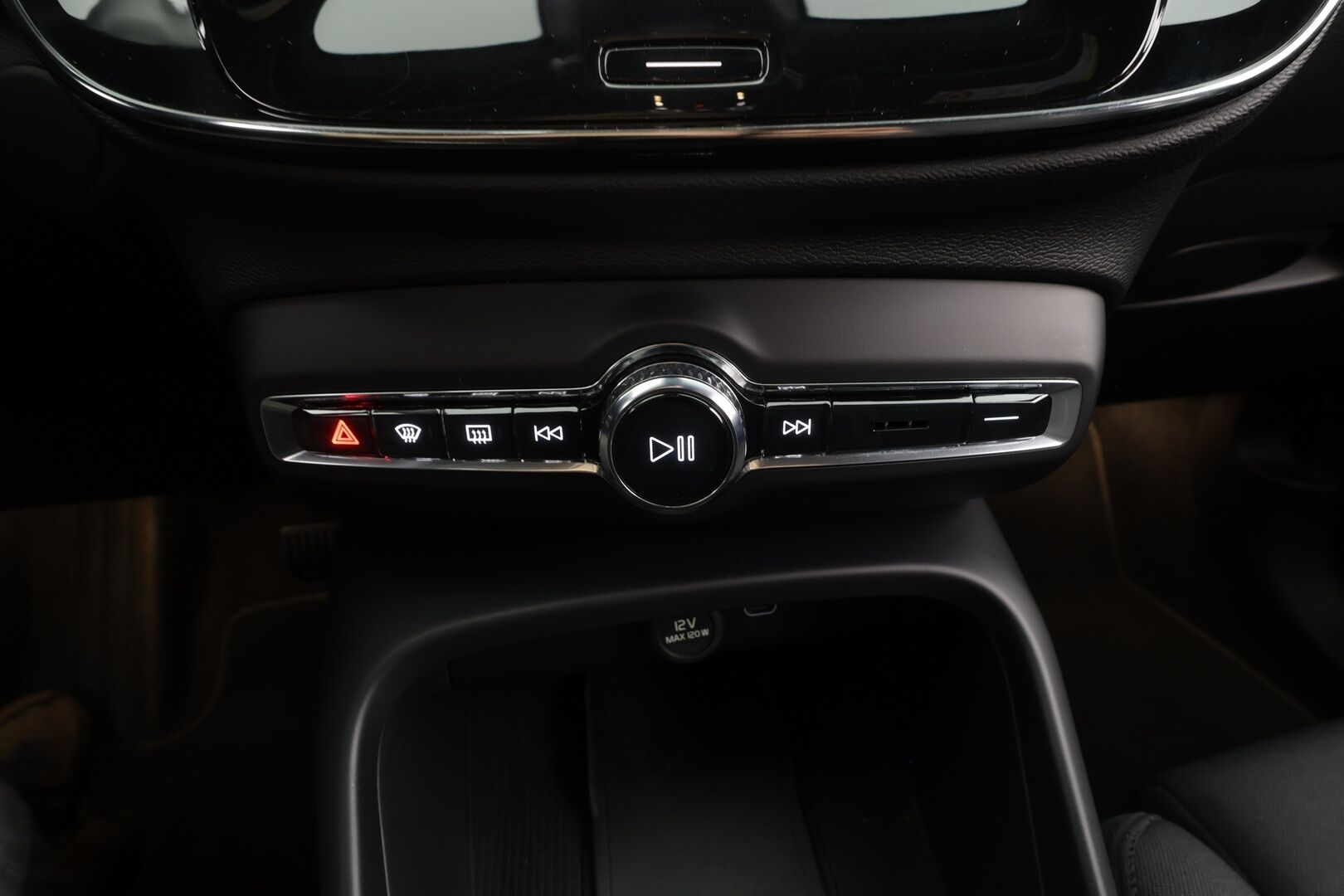 Volvo XC40 2023 Recharge Single Plus aut - | 1-om suomiauto | ACC | ILP | Muistipenkki | Sporttipenkit | P.kamera | BLIS | Pilot assist | Keyless | Koukku | 2x renkaat aluin | 