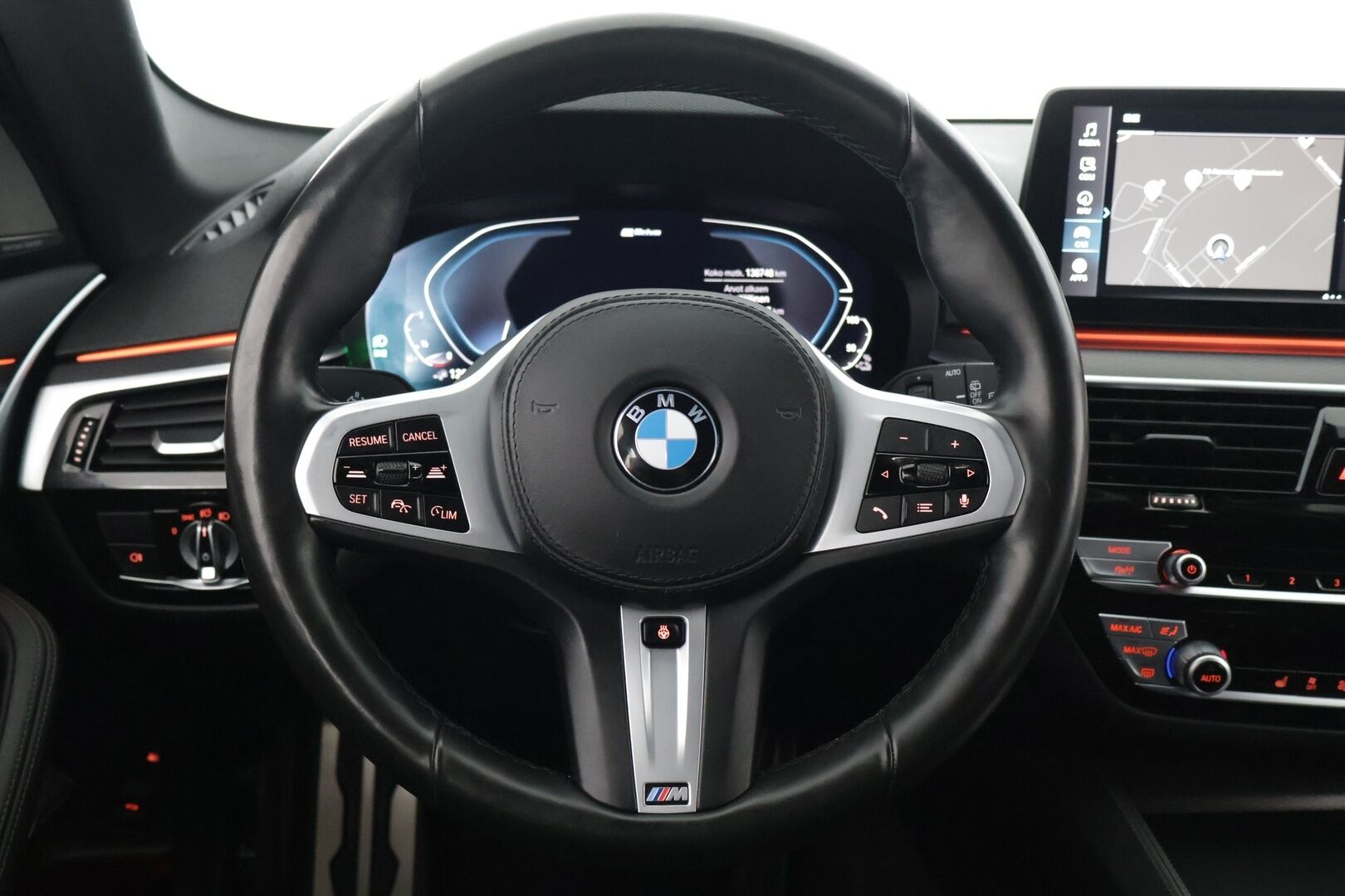 BMW 530 2021 G31 Touring 530e xDrive M Sport - 3,99 % KORKOTARJOUS TÄHÄN AUTOON - Adapt.vakkari / Harman & Kardon / Vetokoukku / P-Kamera / Nahkasisusta