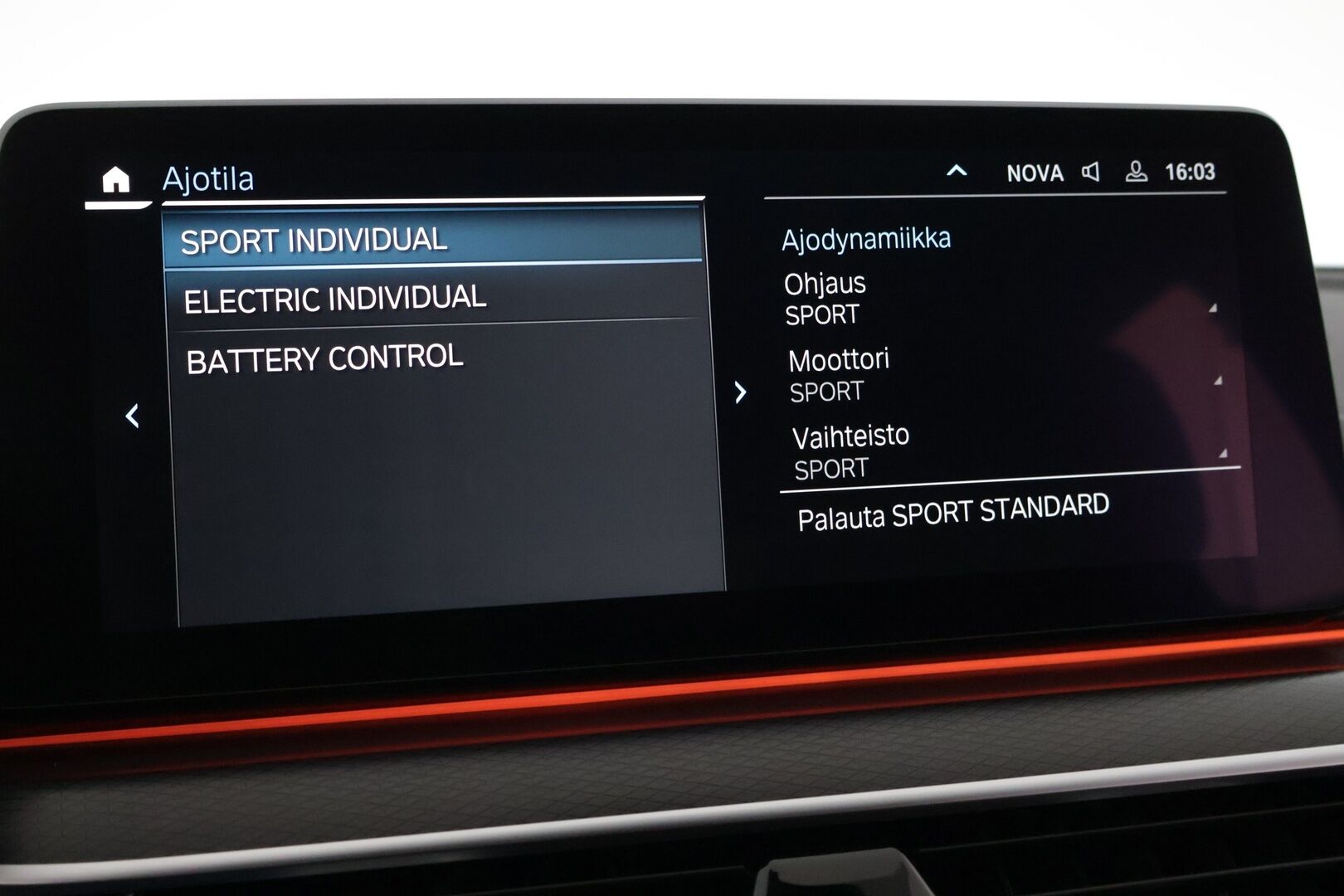 BMW 530 2021 G31 Touring 530e xDrive M Sport - 3,99 % KORKOTARJOUS TÄHÄN AUTOON - Adapt.vakkari / Harman & Kardon / Vetokoukku / P-Kamera / Nahkasisusta