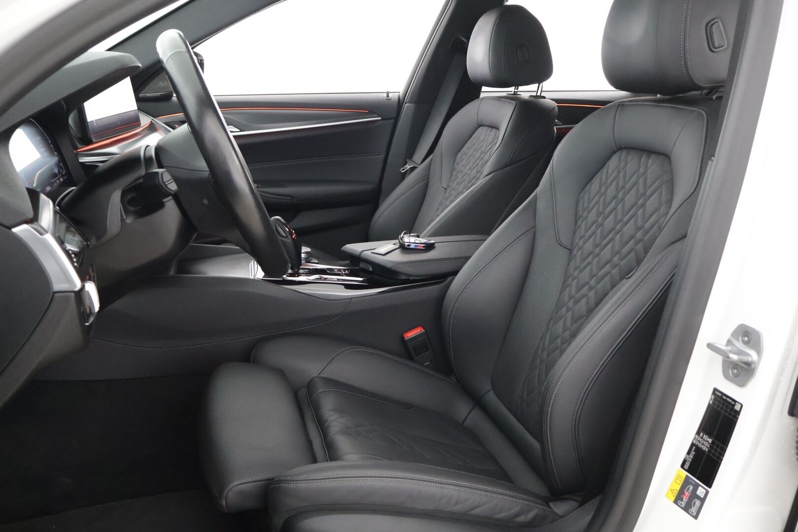 BMW 530 2021 G31 Touring 530e xDrive M Sport - 3,99 % KORKOTARJOUS TÄHÄN AUTOON - Adapt.vakkari / Harman & Kardon / Vetokoukku / P-Kamera / Nahkasisusta