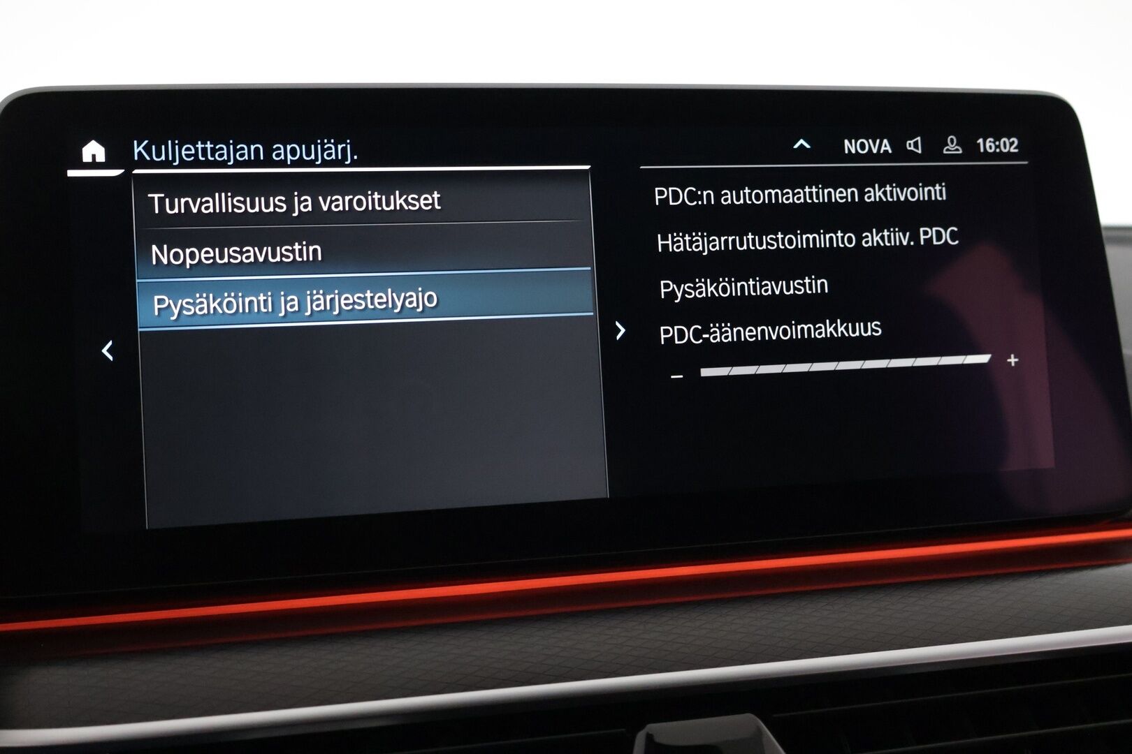 BMW 530 2021 G31 Touring 530e xDrive M Sport - 3,99 % KORKOTARJOUS TÄHÄN AUTOON - Adapt.vakkari / Harman & Kardon / Vetokoukku / P-Kamera / Nahkasisusta