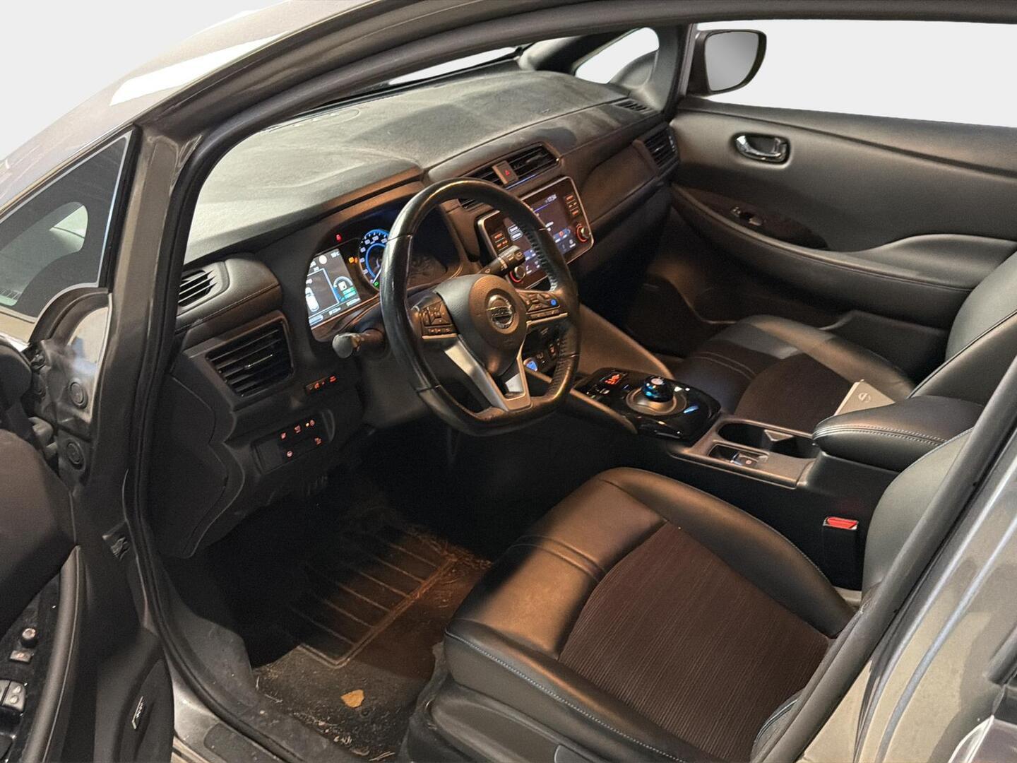 Nissan Leaf Tekna 40 kWh 2019, kuva 2/3