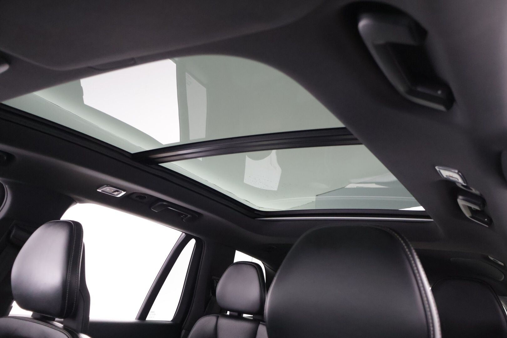 Volvo XC90 2018 T8 Twin Engine AWD R-Design *ACC / B&W / Panorama / 360 kamera /  VOC / Pilot assist / Muistipenkit / Koukku / HUD * - 3,99 % KORKOTARJOUS TÄHÄN AUTOON - Viimeisin huolto 128tkm / Jakopää tehty 113tkm kohdalla 6/23 / Juuri katsastettu *