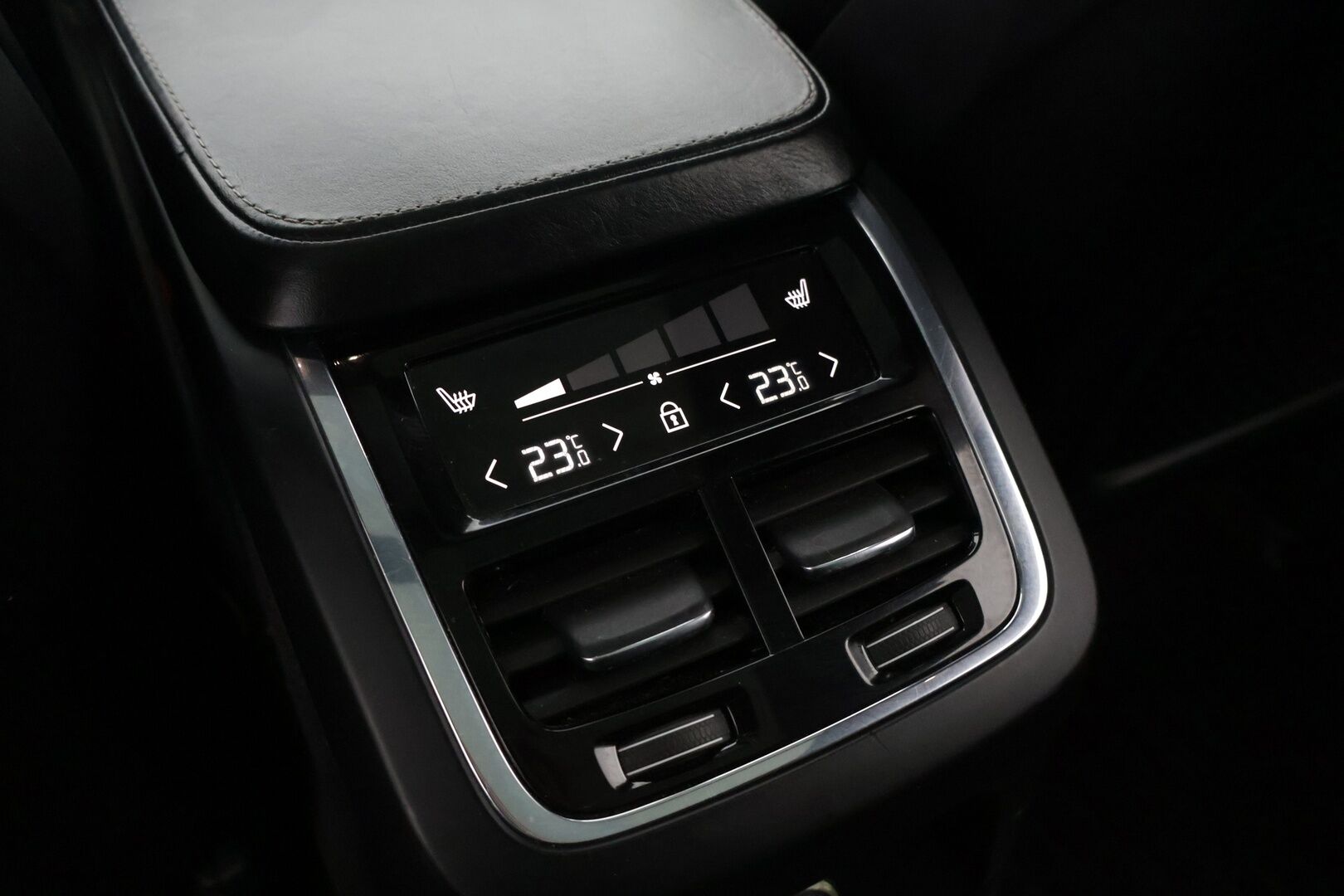 Volvo XC90 2018 T8 Twin Engine AWD R-Design aut - 3,99 % KORKOTARJOUS TÄHÄN AUTOON - * ACC / B&W / Panorama / 360 kamera /  VOC / Pilot assist / Muistipenkit / Koukku / HUD / Huippuvarusteet! *
