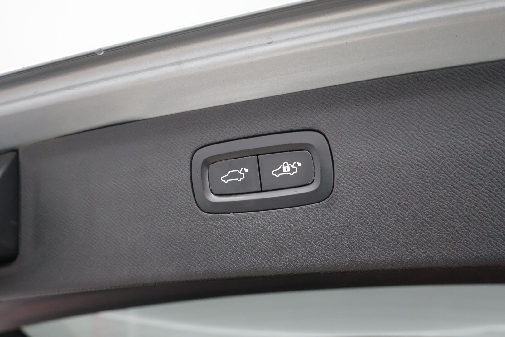 Volvo XC90 2018 T8 Twin Engine AWD R-Design aut - 3,99 % KORKOTARJOUS TÄHÄN AUTOON - * ACC / B&W / Panorama / 360 kamera /  VOC / Pilot assist / Muistipenkit / Koukku / HUD / Huippuvarusteet! *