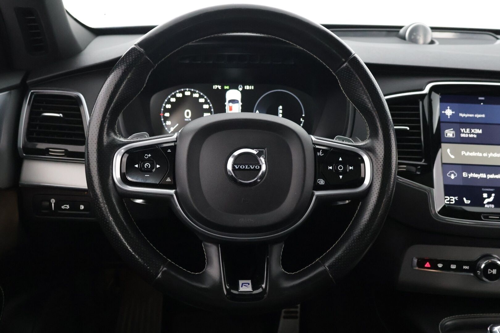 Volvo XC90 2018 T8 Twin Engine AWD R-Design aut - 3,99 % KORKOTARJOUS TÄHÄN AUTOON - * ACC / B&W / Panorama / 360 kamera /  VOC / Pilot assist / Muistipenkit / Koukku / HUD / Huippuvarusteet! *