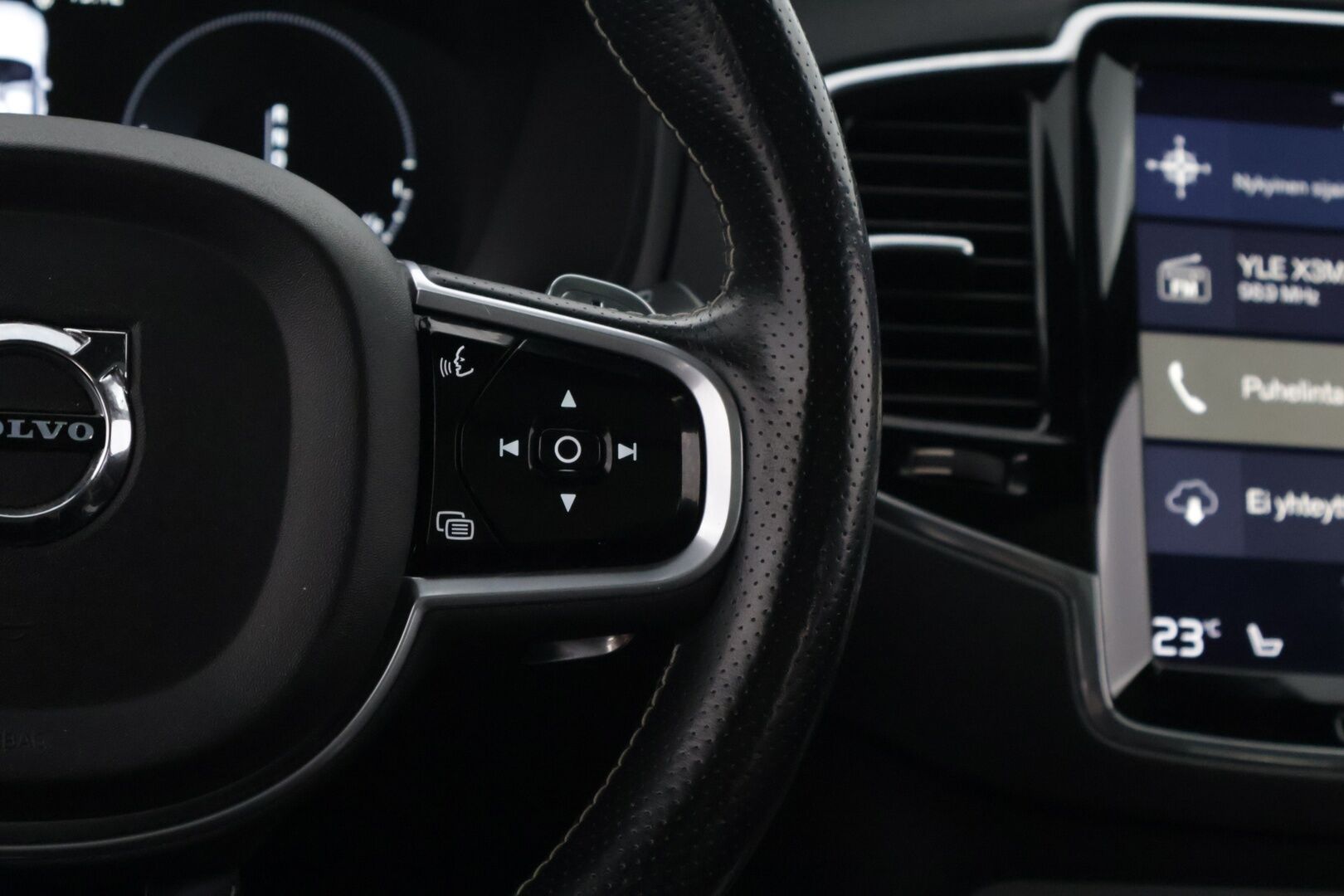 Volvo XC90 2018 T8 Twin Engine AWD R-Design aut - 3,99 % KORKOTARJOUS TÄHÄN AUTOON - * ACC / B&W / Panorama / 360 kamera /  VOC / Pilot assist / Muistipenkit / Koukku / HUD / Huippuvarusteet! *