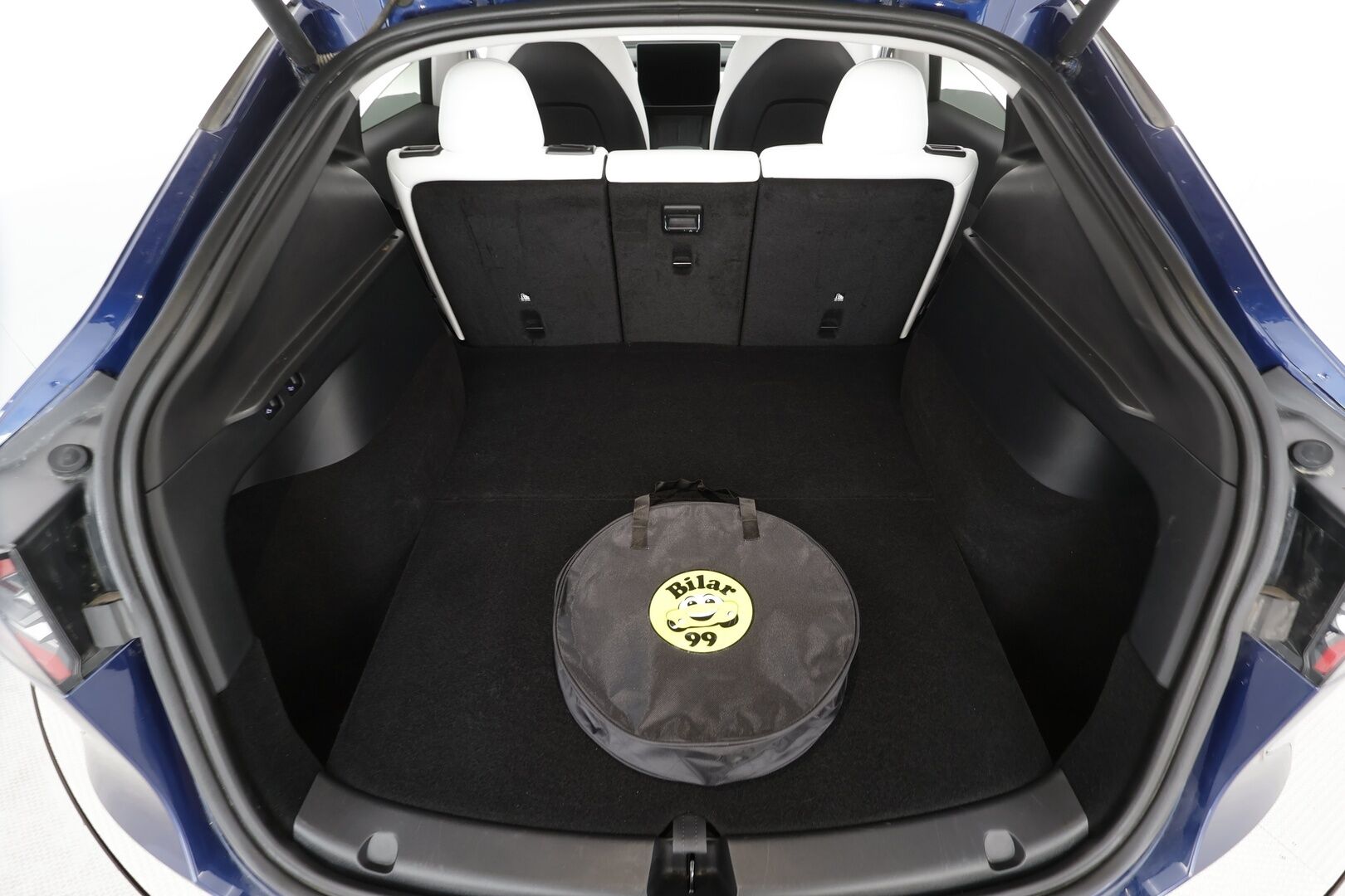 Tesla Model Y 2023 Long Range * Koukku / ILP / ACC / Matrix-LED / P.kamera / Muistipenkki / Premium Audio / Navi / Kaistavahti / Keyless * - Suomi-auto / Akku kuntotarkastettu SoH 94,6% / 2x Latauskaapelit / Kahdet renkaat