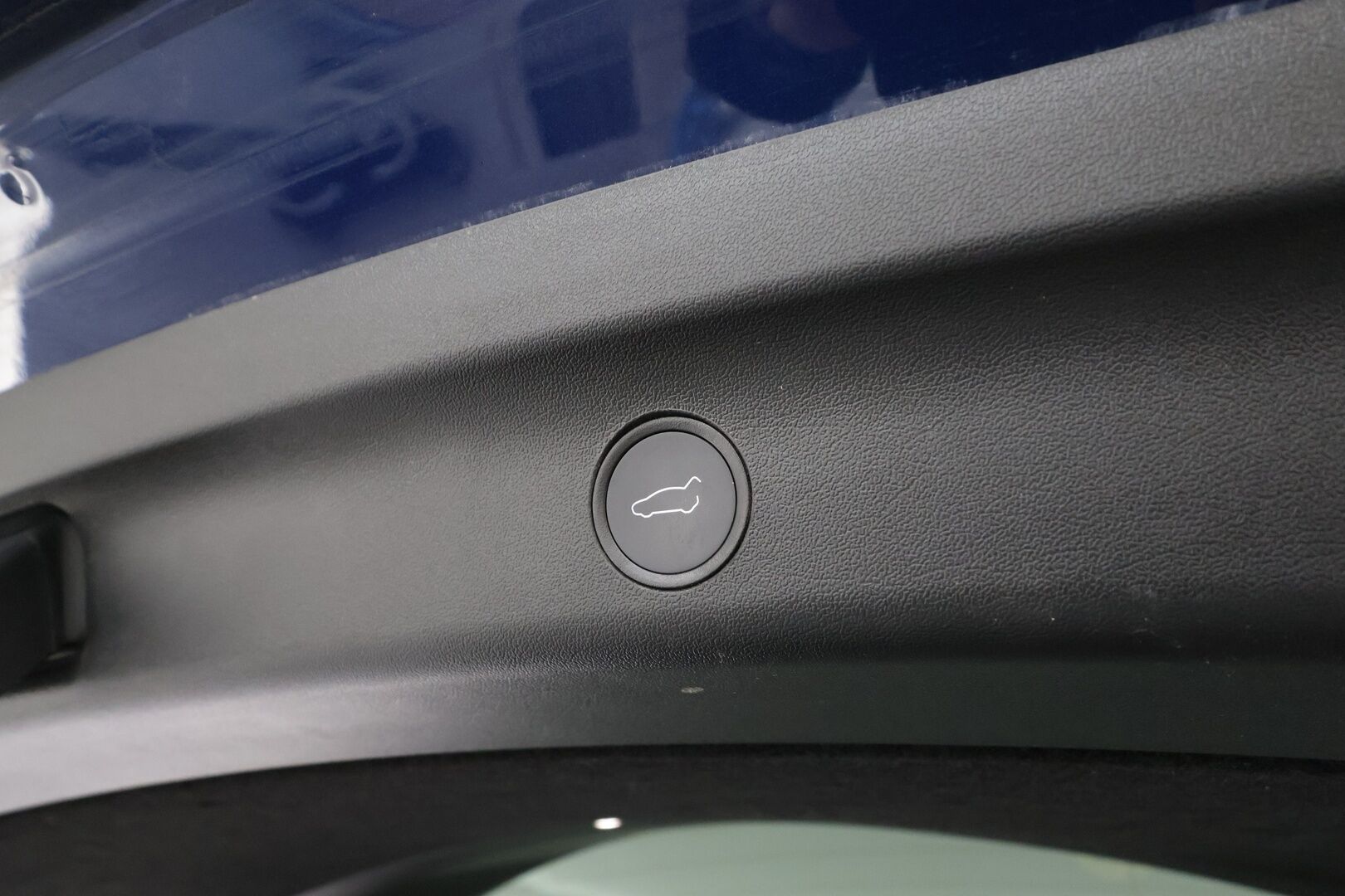 Tesla Model Y 2023 Long Range * Koukku / ILP / ACC / Matrix-LED / P.kamera / Muistipenkki / Premium Audio / Navi / Kaistavahti / Keyless * - Suomi-auto / Akku kuntotarkastettu SoH 94,6% / 2x Latauskaapelit / Kahdet renkaat