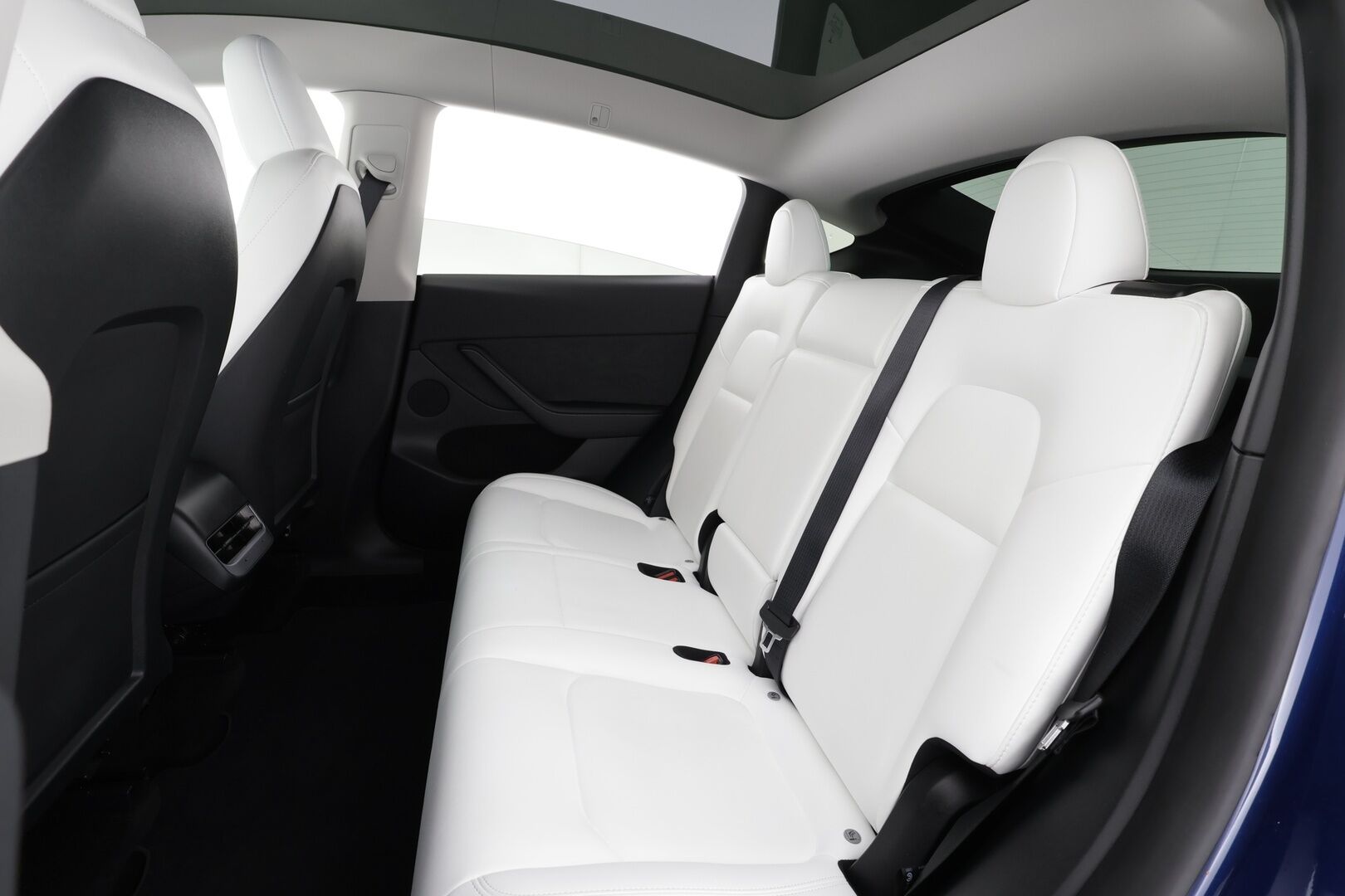 Tesla Model Y 2023 Long Range * Koukku / ILP / ACC / Matrix-LED / P.kamera / Muistipenkki / Premium Audio / Navi / Kaistavahti / Keyless * - Suomi-auto / Akku kuntotarkastettu SoH 94,6% / 2x Latauskaapelit / Kahdet renkaat