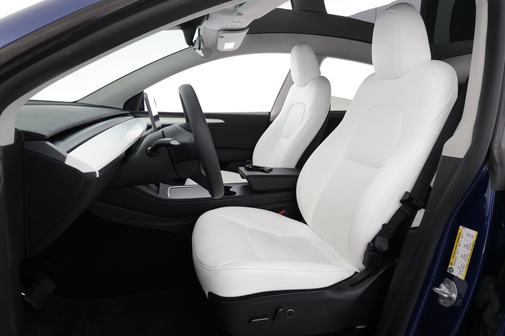 Tesla Model Y 2023 Long Range * Koukku / ILP / ACC / Matrix-LED / P.kamera / Muistipenkki / Premium Audio / Navi / Kaistavahti / Keyless * - Suomi-auto / Akku kuntotarkastettu SoH 94,6% / 2x Latauskaapelit / Kahdet renkaat