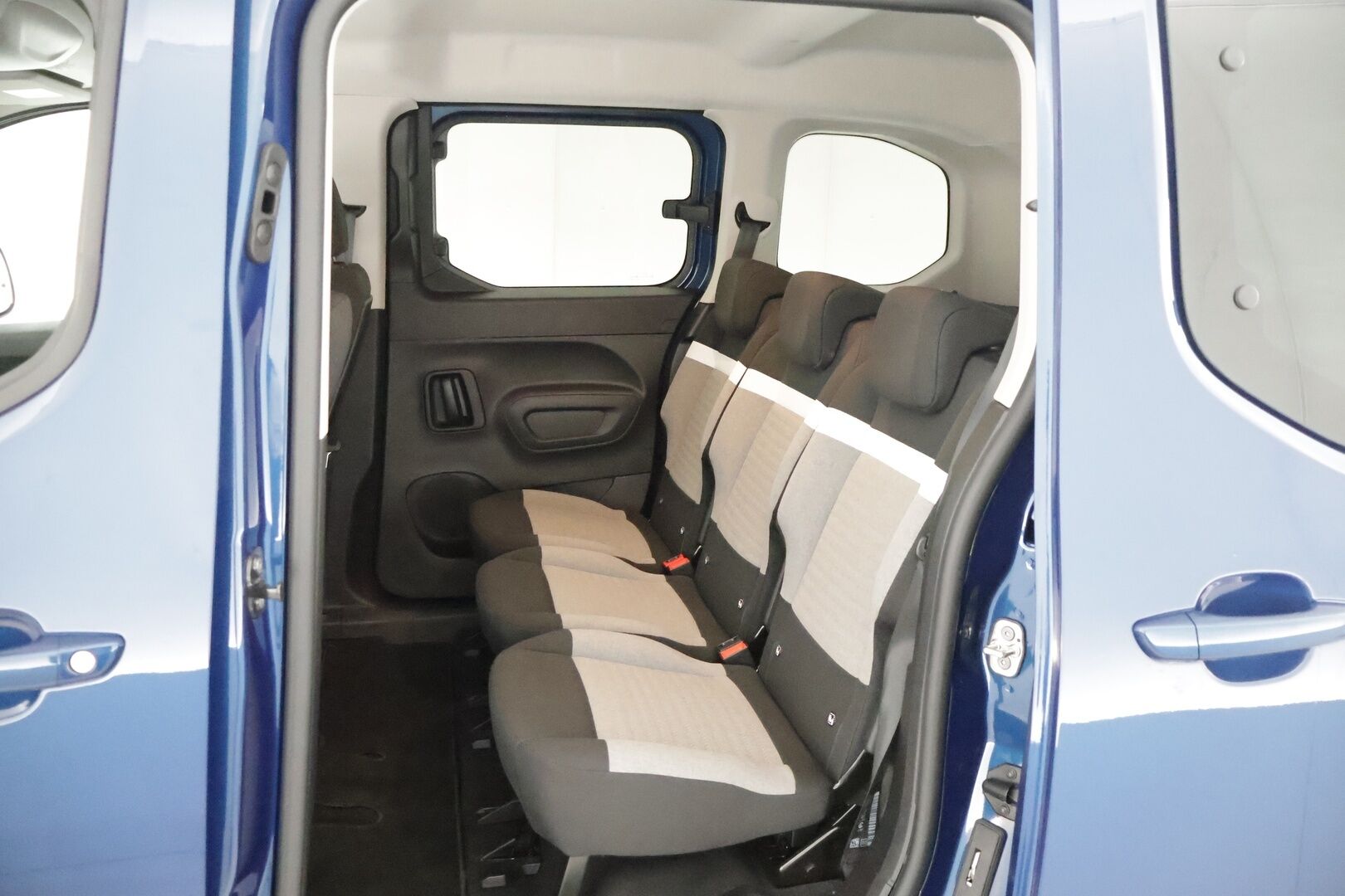 Citroen e-Berlingo 2023 Full Electric 136 Feel 50 kWh M Automaatti - Ajamaton / ALV / CCS-lataus / Vakkari / P-kamera / Takuu / Apple&Android / Kaistavahti / 2x renkaat / Aut. Ilmastointi / Navi