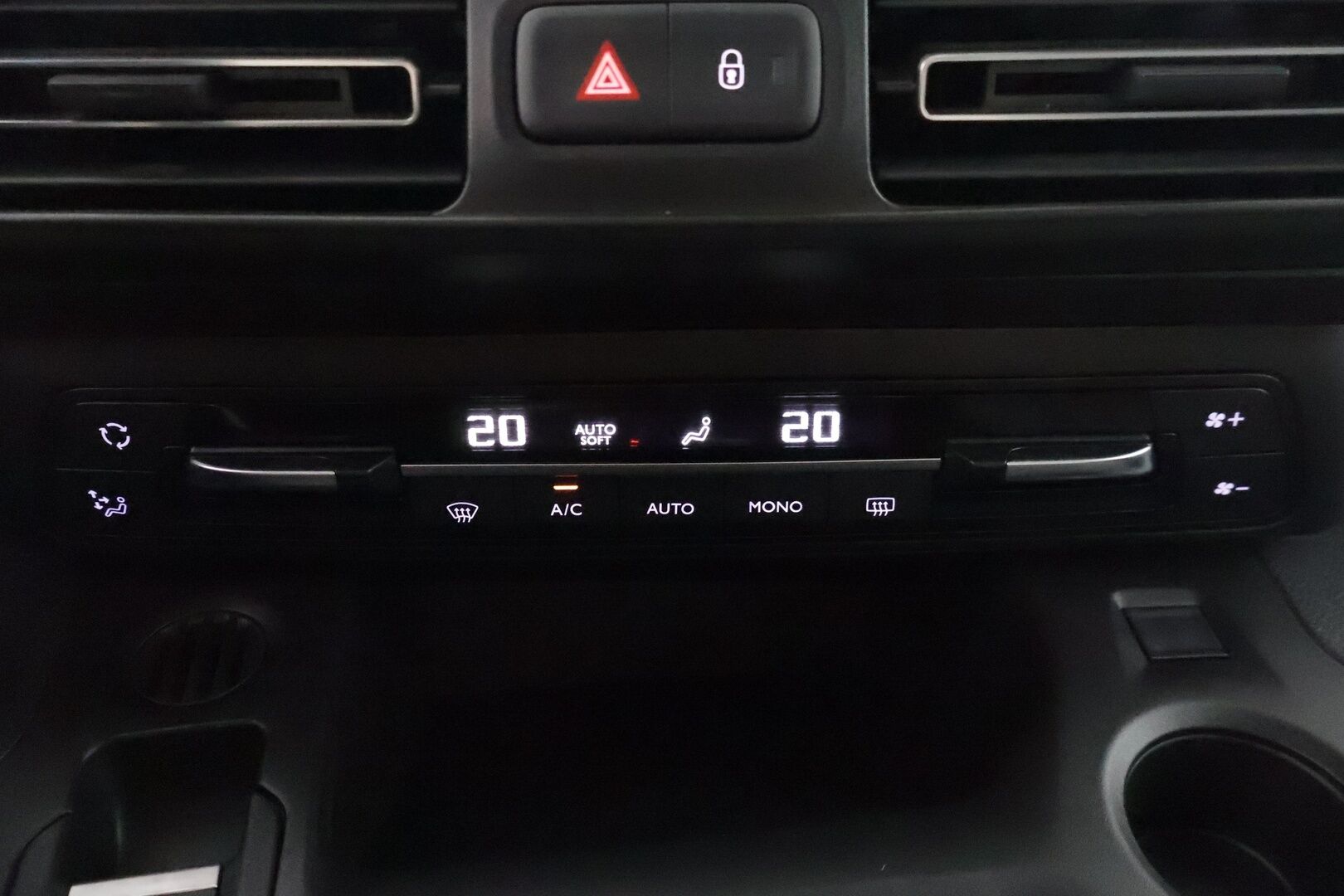 Citroen e-Berlingo 2023 Full Electric 136 Feel 50 kWh M Automaatti - Ajamaton / ALV / CCS-lataus / Vakkari / P-kamera / Takuu / Apple&Android / Kaistavahti / 2x renkaat / Aut. Ilmastointi / Navi