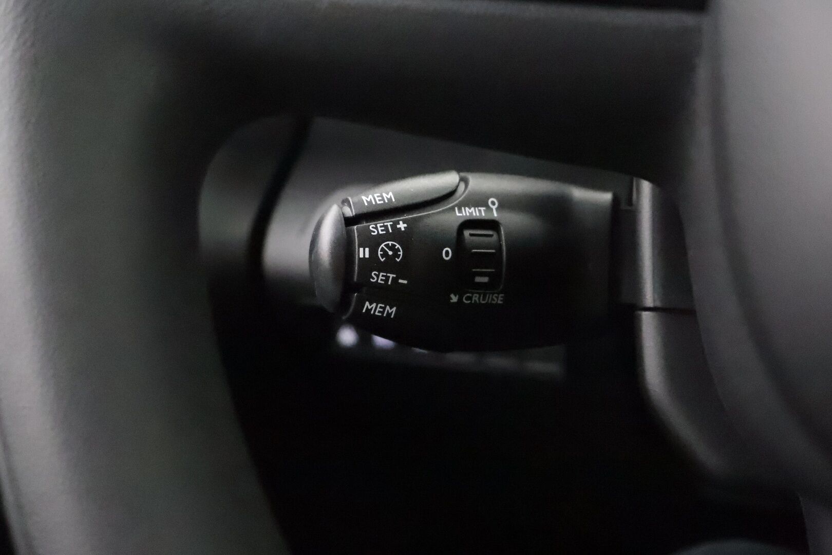 Citroen e-Berlingo 2023 Full Electric 136 Feel 50 kWh M Automaatti - Ajamaton / ALV / CCS-lataus / Vakkari / P-kamera / Takuu / Apple&Android / Kaistavahti / 2x renkaat / Aut. Ilmastointi / Navi