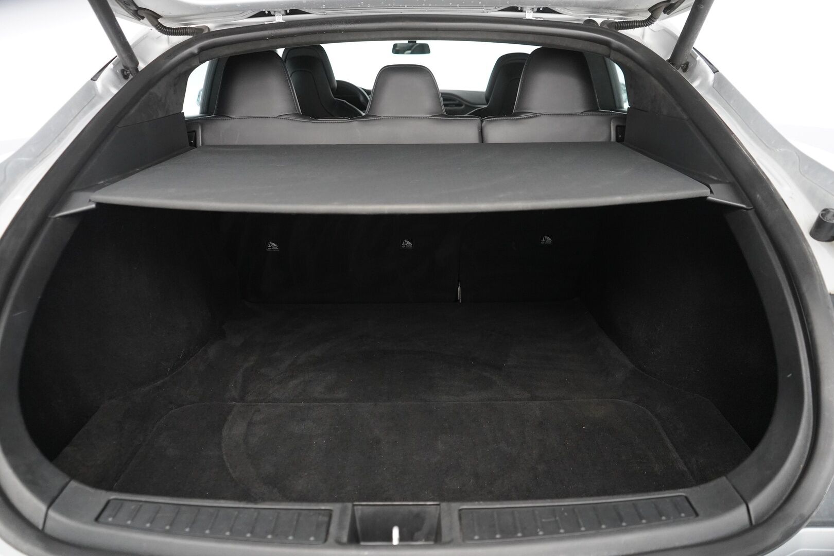 Tesla Model S 2017 90D AWD *Ilmastoidut nahat / Ilma-alusta / Lasikatto / Sentry / Paranneltu Autopilot* - Huippusiisti / Kahdet Teslan vanteet / Puhdas CarVertical / Säädettävä Ilma-alusta