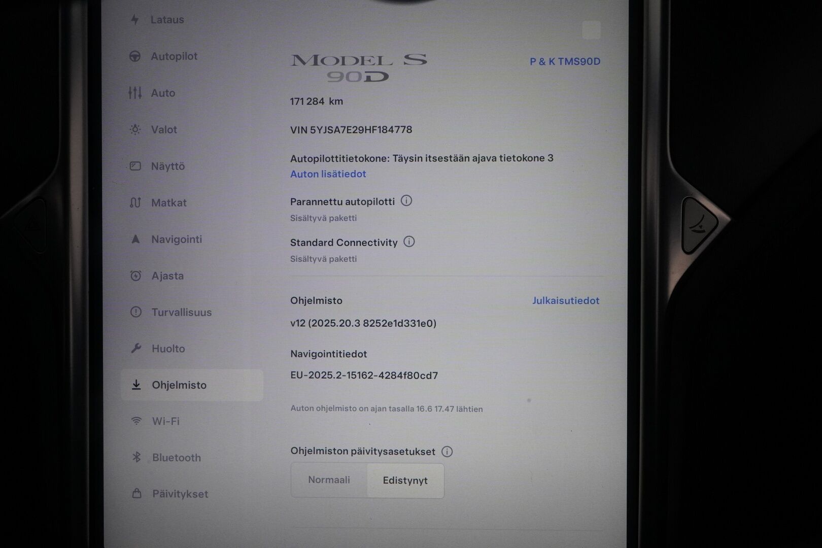 Tesla Model S 2017 90D AWD *Ilmastoidut nahat / Ilma-alusta / Lasikatto / Sentry / Paranneltu Autopilot* - Huippusiisti / Kahdet Teslan vanteet / Puhdas CarVertical / Säädettävä Ilma-alusta