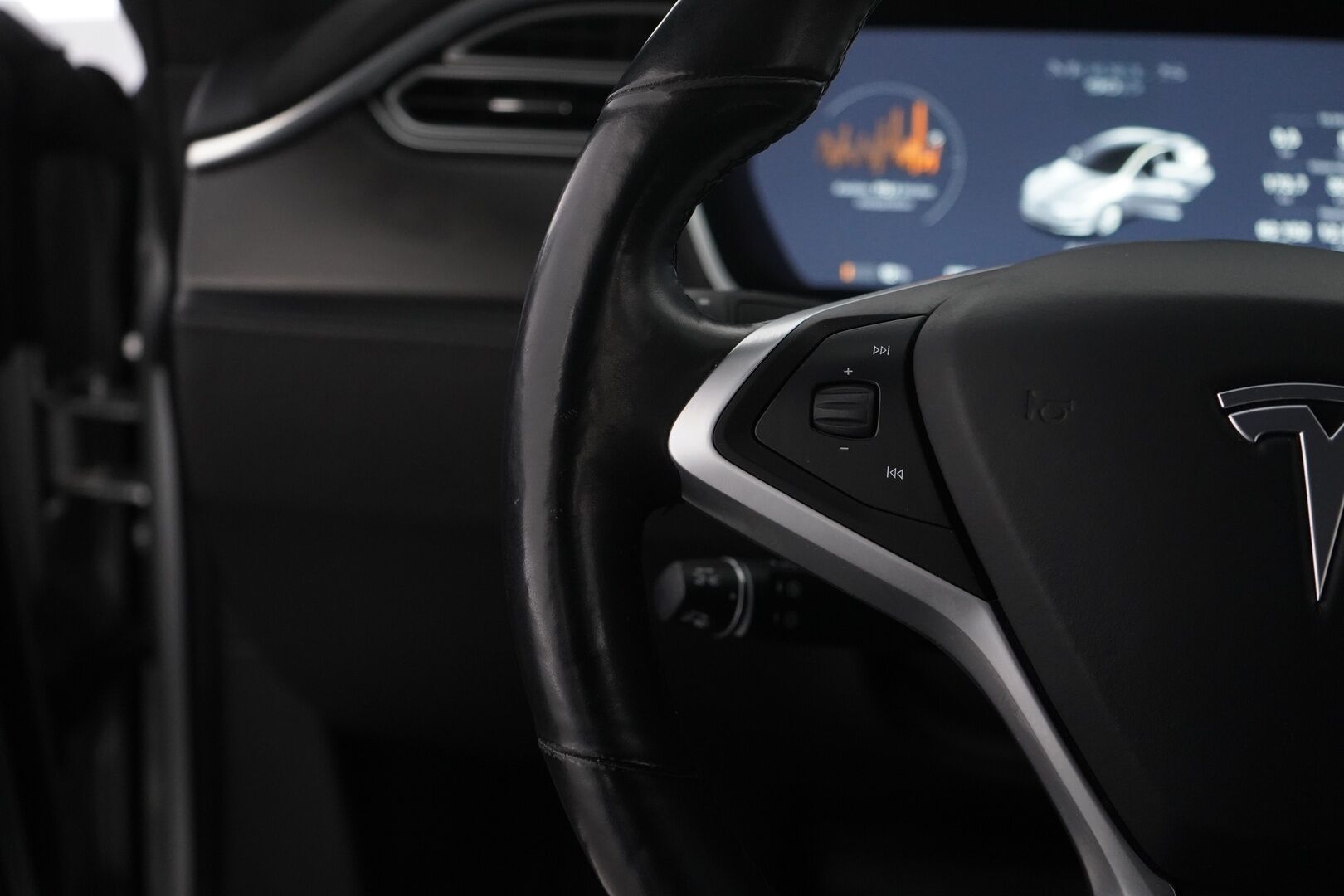 Tesla Model S 2017 90D AWD *Ilmastoidut nahat / Ilma-alusta / Lasikatto / Sentry / Paranneltu Autopilot* - Huippusiisti / Kahdet Teslan vanteet / Puhdas CarVertical / Säädettävä Ilma-alusta