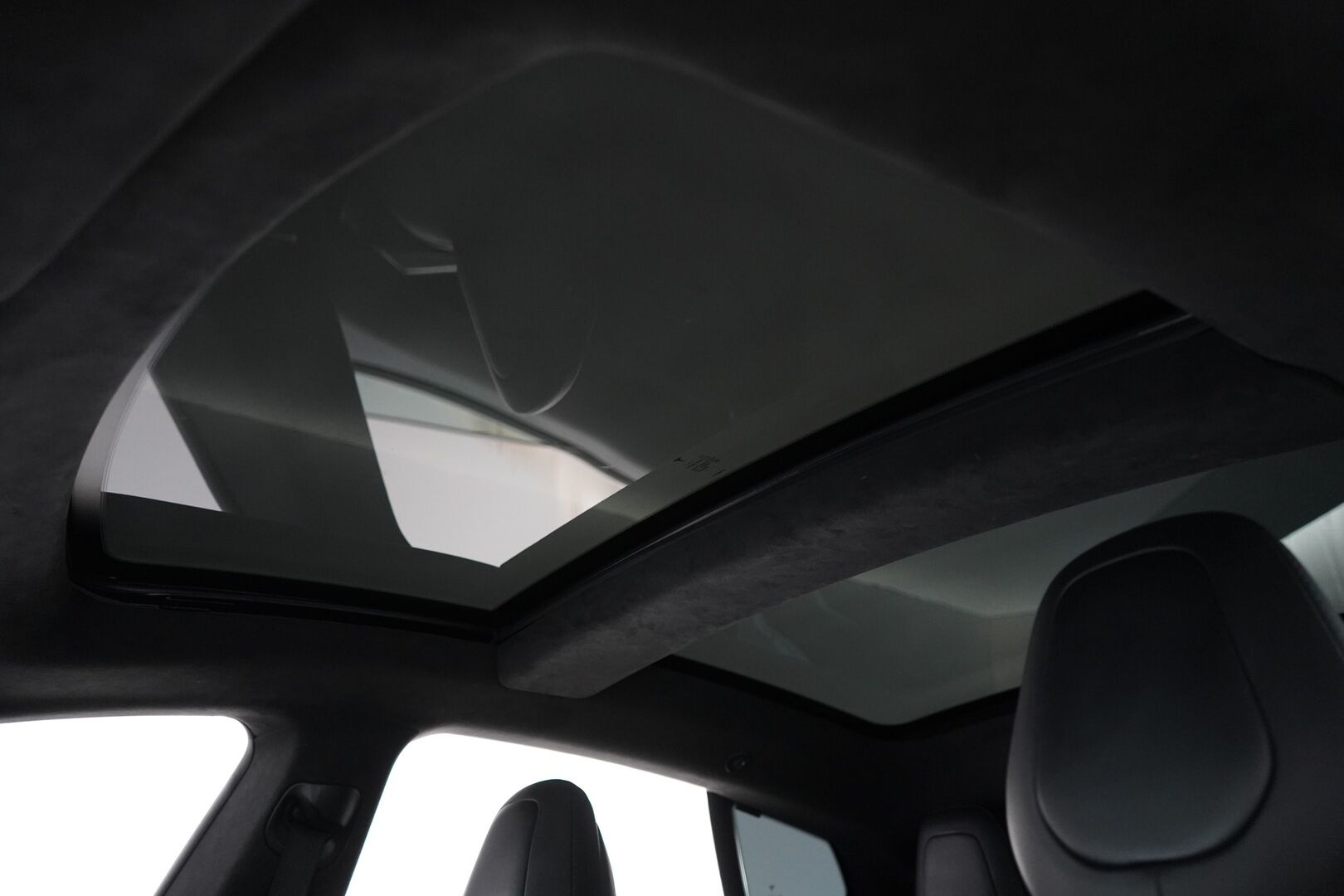 Tesla Model S 2017 90D AWD *Ilmastoidut nahat / Ilma-alusta / Lasikatto / Sentry / Paranneltu Autopilot* - Huippusiisti / Kahdet Teslan vanteet / Puhdas CarVertical / Säädettävä Ilma-alusta