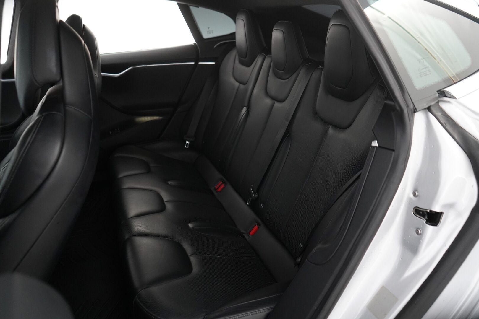 Tesla Model S 2017 90D AWD *Ilmastoidut nahat / Ilma-alusta / Lasikatto / Sentry / Paranneltu Autopilot* - Huippusiisti / Kahdet Teslan vanteet / Puhdas CarVertical / Säädettävä Ilma-alusta