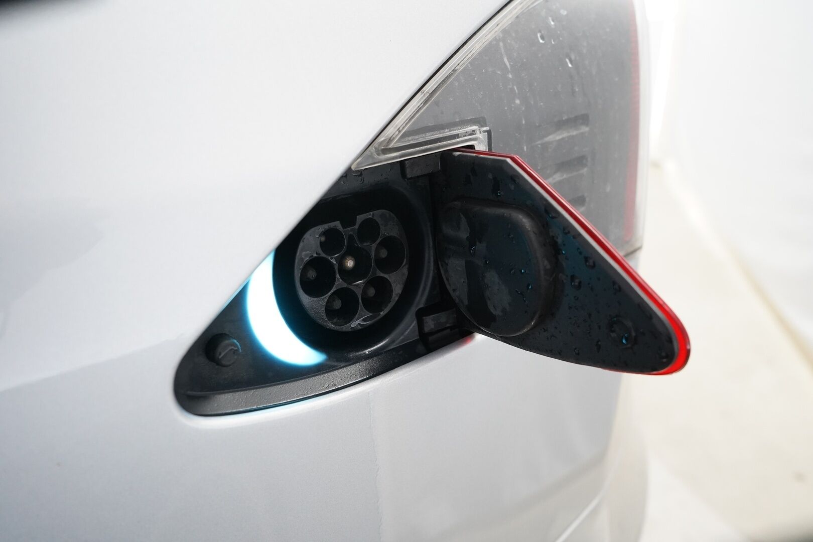 Tesla Model S 2017 90D AWD *Ilmastoidut nahat / Ilma-alusta / Lasikatto / Sentry / Paranneltu Autopilot* - Huippusiisti / Kahdet Teslan vanteet / Puhdas CarVertical / Säädettävä Ilma-alusta