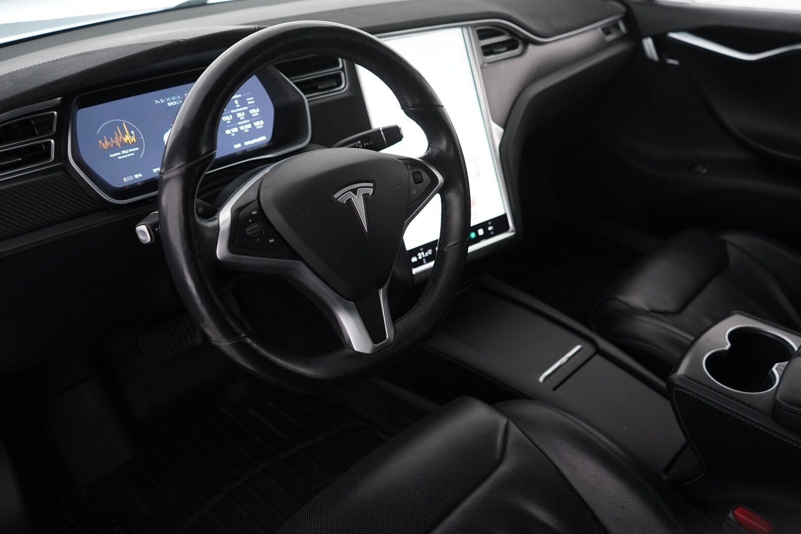 Tesla Model S 2017 90D AWD *Ilmastoidut nahat / Ilma-alusta / Lasikatto / Sentry / Paranneltu Autopilot* - Huippusiisti / Kahdet Teslan vanteet / Puhdas CarVertical / Säädettävä Ilma-alusta