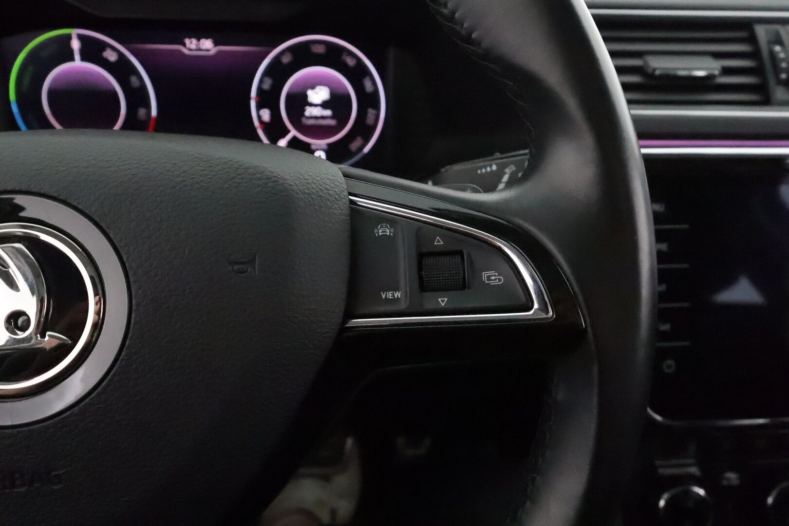 Skoda Superb 2020 1,4 TSI PHEV L&K iV DSG **Panorama / ACC / Canton / Matrix-LED / Ilmastoidut Muistinahat / Webasto / Koukku / P.Kamera** - 2x Latauskaapelit / Kahdet Renkaat