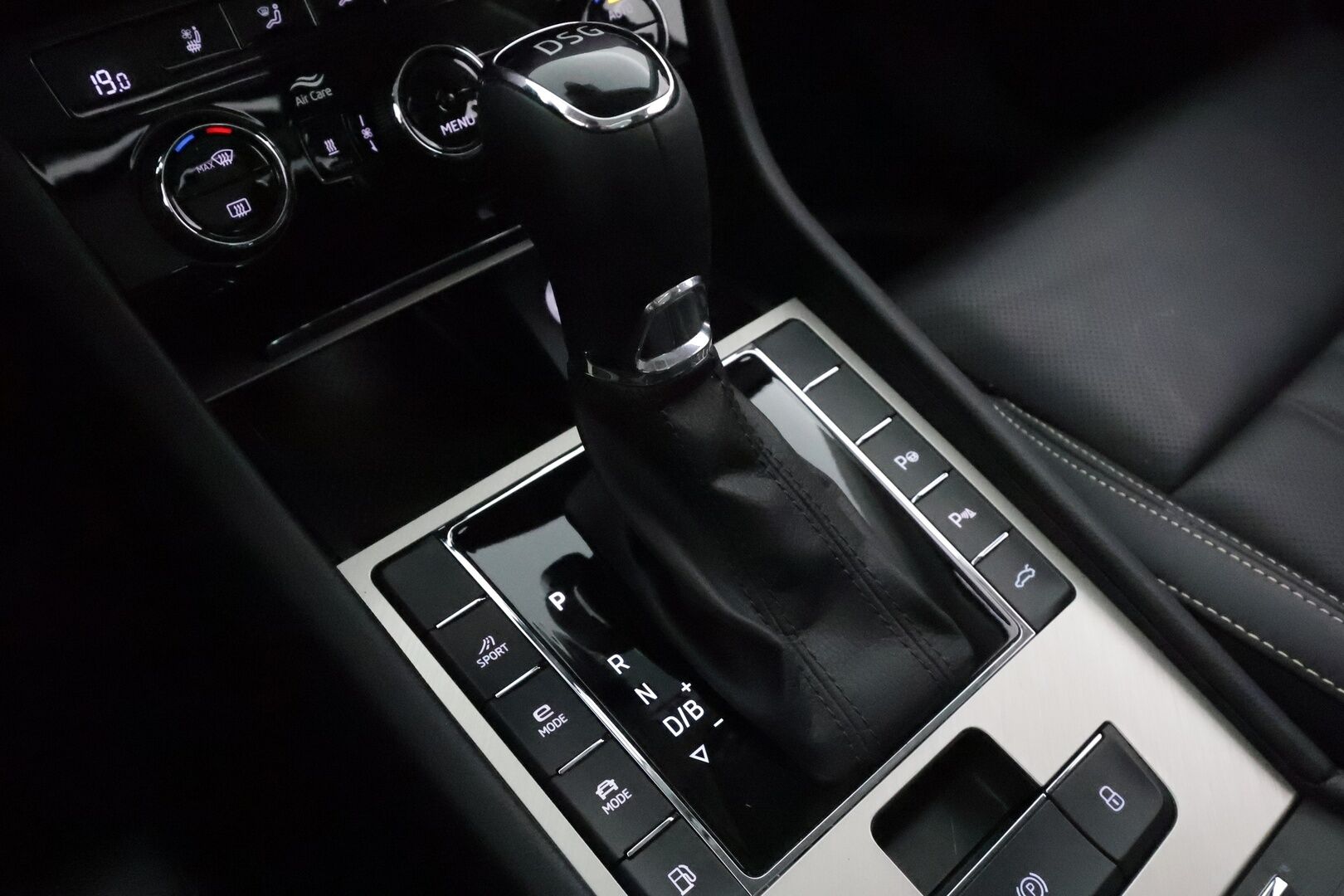 Skoda Superb 2020 1,4 TSI PHEV L&K iV DSG **Panorama / ACC / Canton / Matrix-LED / Ilmastoidut Muistinahat / Webasto / Koukku / P.Kamera** - 2x Latauskaapelit / Kahdet Renkaat