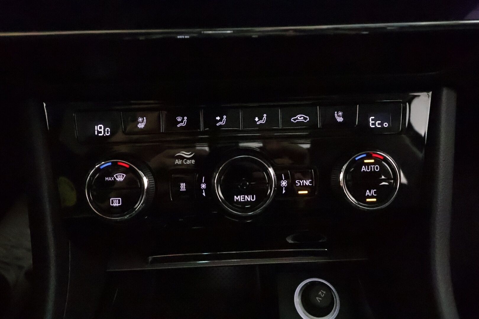 Skoda Superb 2020 1,4 TSI PHEV L&K iV DSG **Panorama / ACC / Canton / Matrix-LED / Ilmastoidut Muistinahat / Webasto / Koukku / P.Kamera** - 2x Latauskaapelit / Kahdet Renkaat
