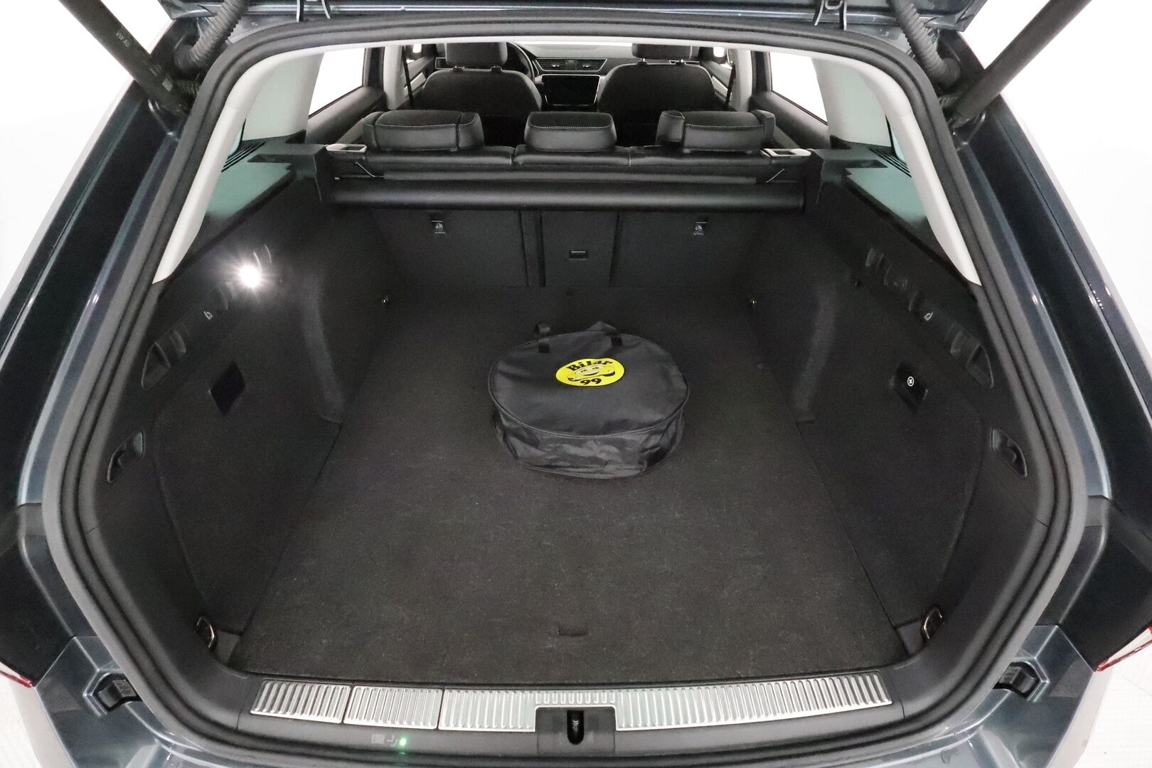 Skoda Superb 2020 1,4 TSI PHEV L&K iV DSG **Panorama / ACC / Canton / Matrix-LED / Ilmastoidut Muistinahat / Webasto / Koukku / P.Kamera** - 2x Latauskaapelit / Kahdet Renkaat