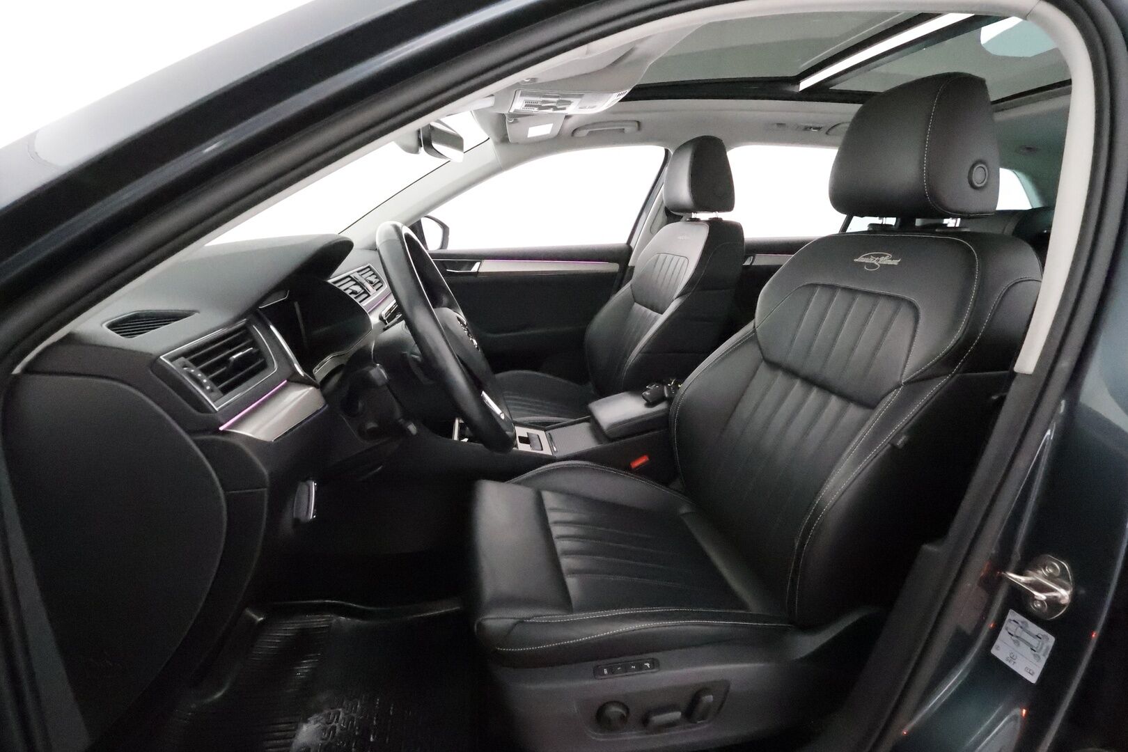 Skoda Superb 2020 1,4 TSI PHEV L&K iV DSG **Panorama / ACC / Matrix-LED / Ilmastoidut Muistinahat / Webasto / Koukku / P.Kamera** - 2x Latauskaapelit / Kahdet Renkaat