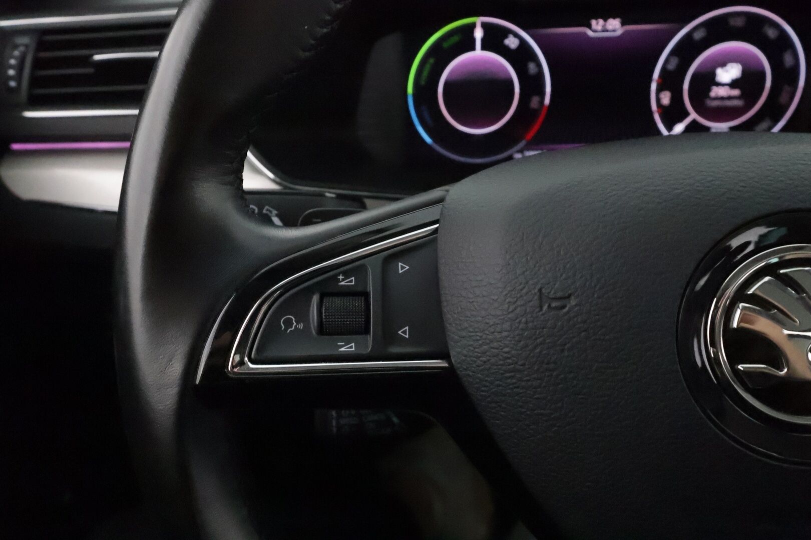 Skoda Superb 2020 1,4 TSI PHEV L&K iV DSG **Panorama / ACC / Canton / Matrix-LED / Ilmastoidut Muistinahat / Webasto / Koukku / P.Kamera** - 2x Latauskaapelit / Kahdet Renkaat