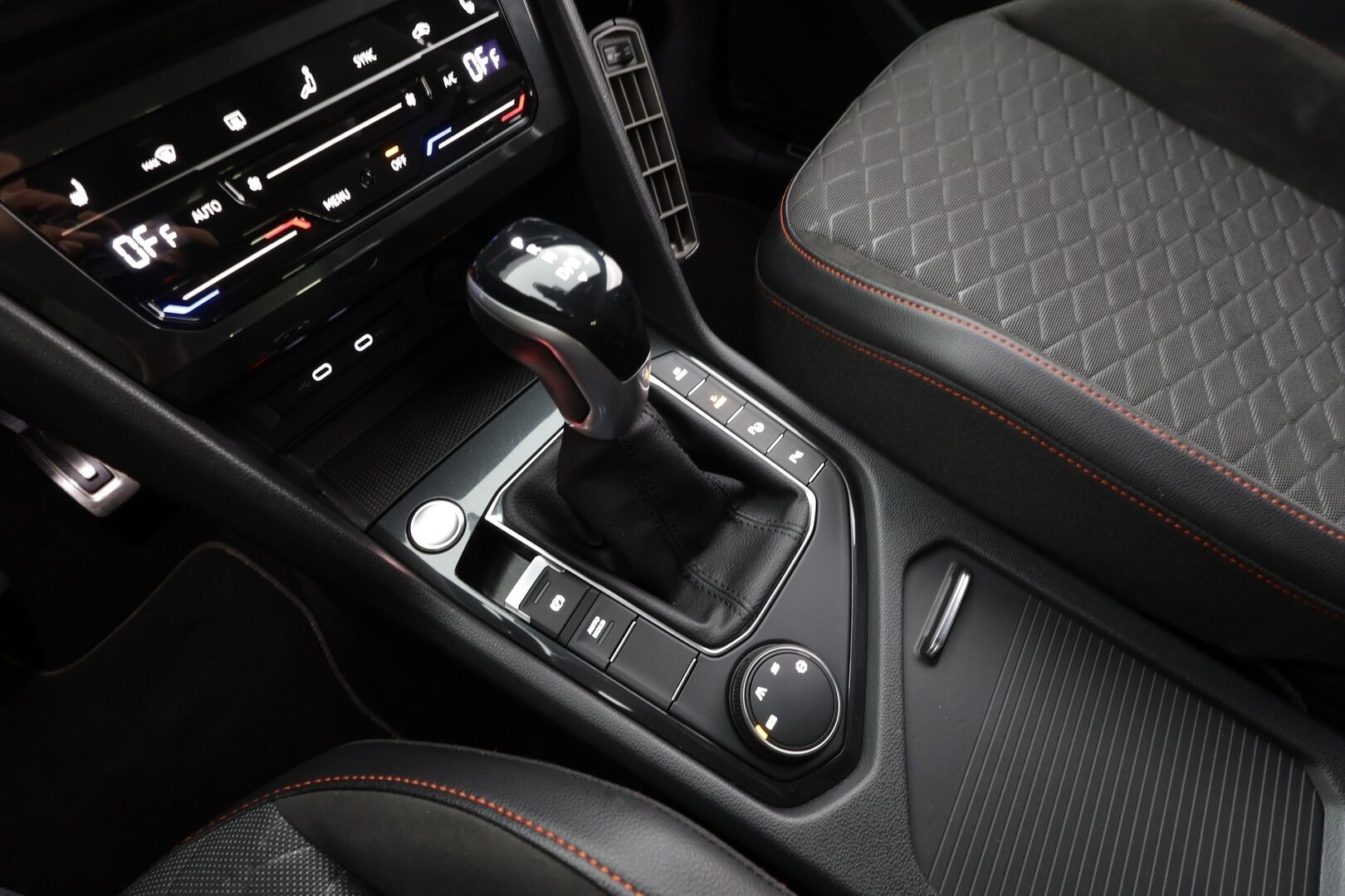 Seat Tarraco 2021 1,4 PHEV 245 e-Hybrid FR Launch Edition DSG - |ACC | Muistipenkki | Koukku | Digimittaristo | Sporttipenkit | Keyless | Lane Assist | Lohko+sisälämmitin | P.kamera | Lämm. ratti | 2x renkaat aluin |