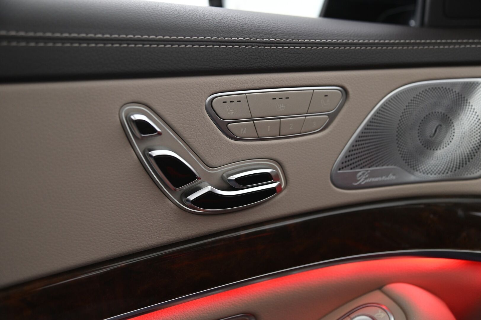 Mercedes-Benz S 2016 350 Bluetec 4Matic AMG-Styling - Hierovat&Ilmastoidut Penkit | Burmester | DTR+ | Panorama | HUD | Muistipenkit | Night Vision | ILS | 2x Renkaat&alumiinivanteet | Imuovet | Näyttävä!