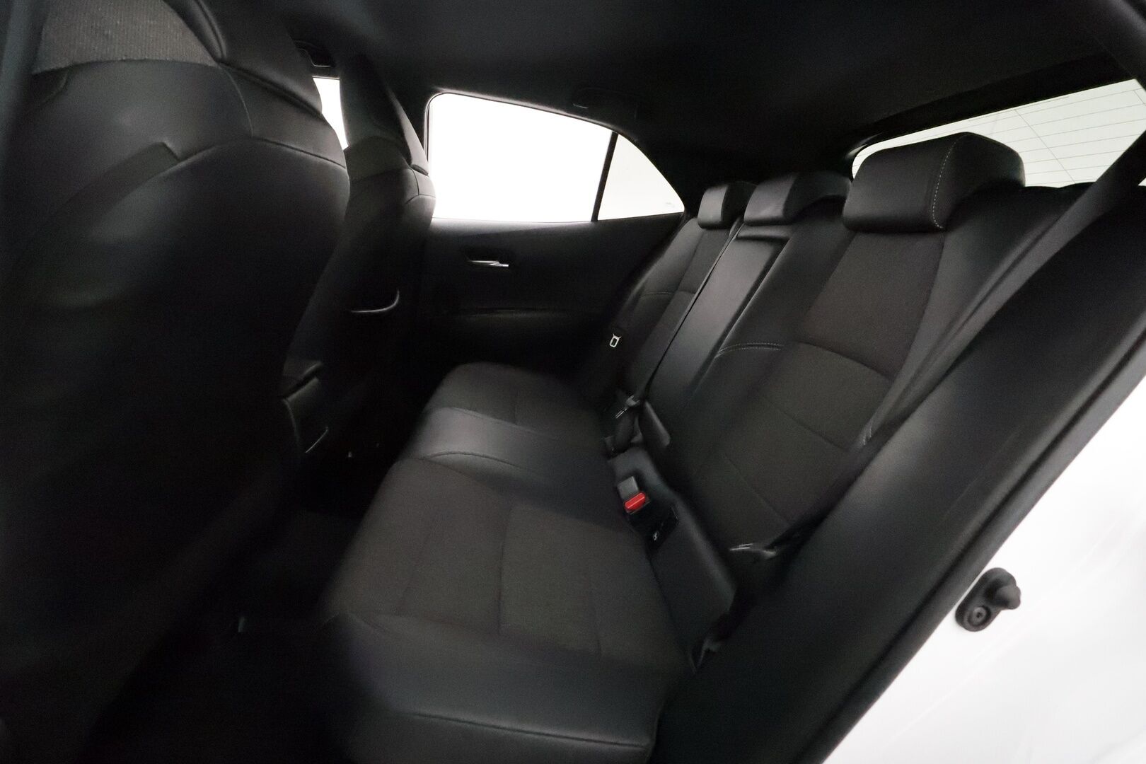 Toyota Corolla 2023 Hatchback 1,8 Hybrid Prestige Edition **ACC / Puolinahat / P.kamera / KeylessGo / LED** - Suomi-auto / Kahdet renkaat aluvanteilla / Merkkihuollettu