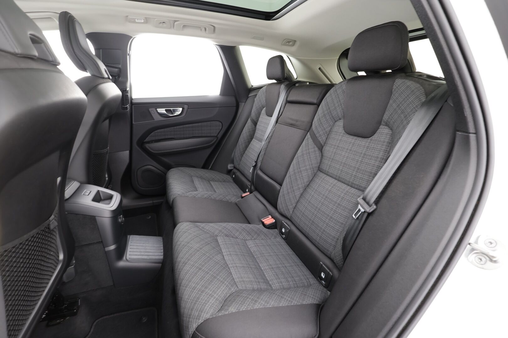 Volvo XC60 2023 T6 AWD Long Range Core aut - | ACC | Webasto | LED | High Performance audio | Panorama | P.kamera | Osasähköt | Keyless | Apple&Android | 1.Om Suomi-auto | Kahdet Renkaat | Merkkihuollettu |