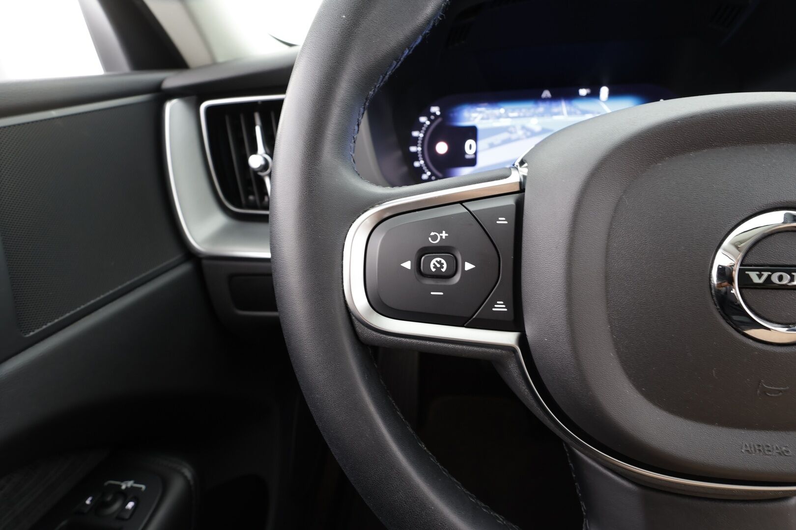 Volvo XC60 2023 T6 AWD Long Range Core aut - | ACC | Webasto | LED | High Performance audio | Panorama | P.kamera | Osasähköt | Keyless | Apple&Android | 1.Om Suomi-auto | Kahdet Renkaat | Merkkihuollettu |