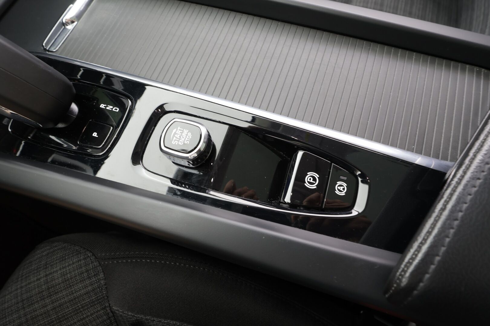 Volvo XC60 2023 T6 AWD Long Range Core aut - | ACC | Webasto | LED | High Performance audio | Panorama | P.kamera | Osasähköt | Keyless | Apple&Android | 1.Om Suomi-auto | Kahdet Renkaat | Merkkihuollettu |