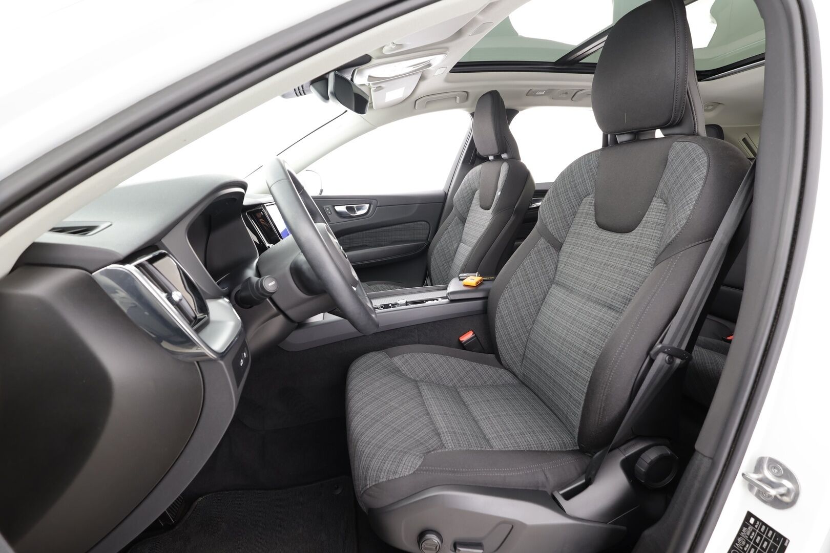 Volvo XC60 2023 T6 AWD Long Range Core aut - | ACC | Webasto | LED | High Performance audio | Panorama | P.kamera | Osasähköt | Keyless | Apple&Android | 1.Om Suomi-auto | Kahdet Renkaat | Merkkihuollettu |