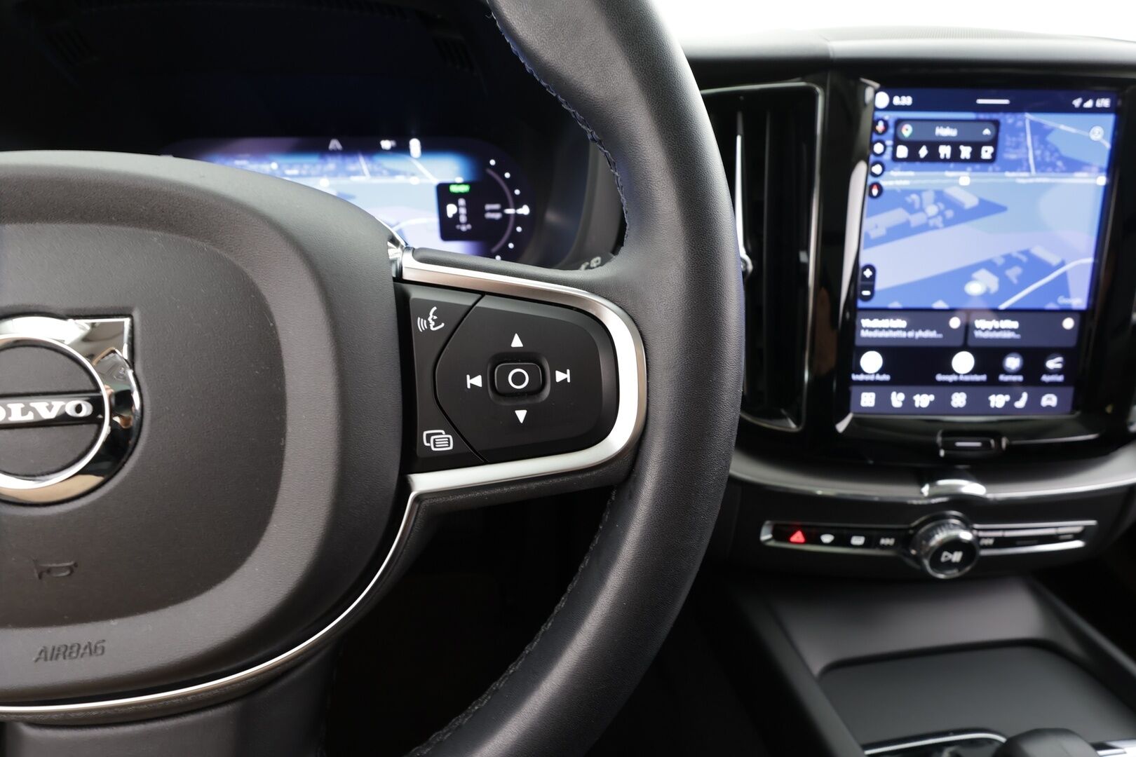 Volvo XC60 2023 T6 AWD Long Range Core aut - | ACC | Webasto | LED | High Performance audio | Panorama | P.kamera | Osasähköt | Keyless | Apple&Android | 1.Om Suomi-auto | Kahdet Renkaat | Merkkihuollettu |