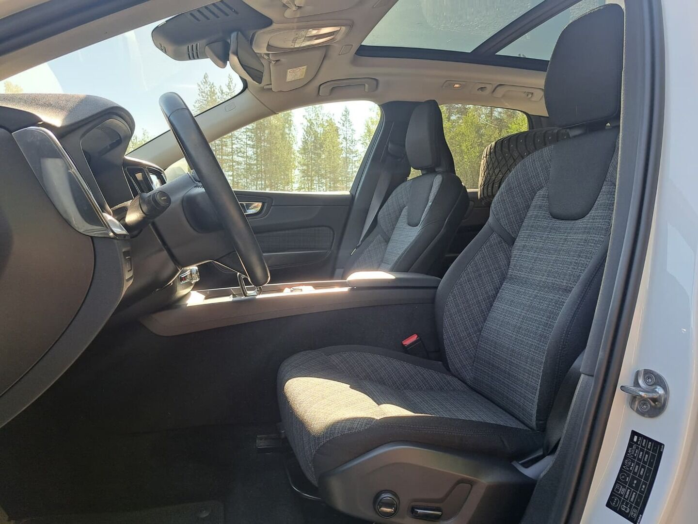 Volvo XC60 2023 T6 AWD Long Range Core aut - | ACC | Webasto | LED | High Performance audio | Panorama | P.kamera | Osasähköt | Keyless | Apple&Android | 1.Om Suomi-auto | Kahdet Renkaat | Merkkihuollettu |