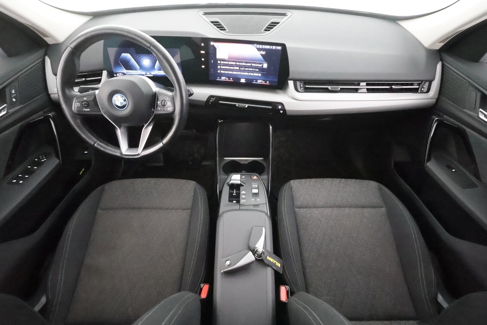 BMW X1 2023 U11 25e xDrive Charged Edition - | Vakkari | LED | P.Kamera | Apple&Android | 1.om Suomi-auto | Akku kuntotarkastettu | Kahdet Renkaat aluilla |