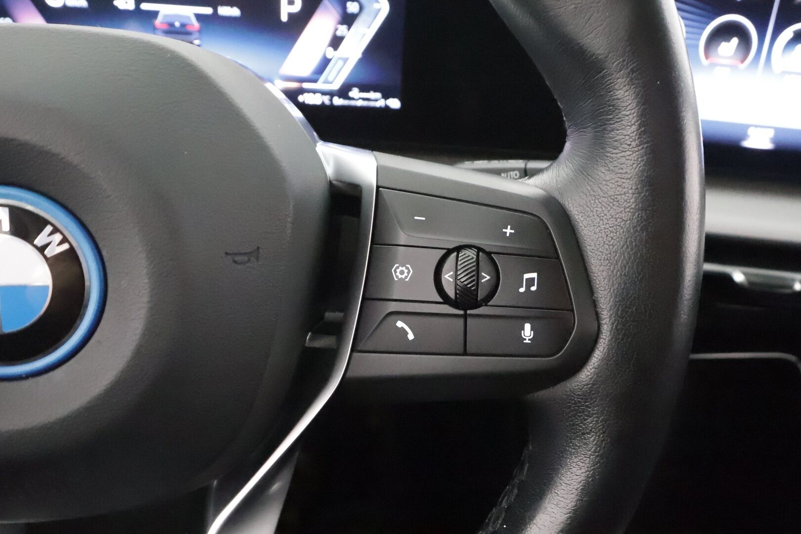 BMW X1 2023 U11 25e xDrive Charged Edition - | Vakkari | LED | P.Kamera | Apple&Android | 1.om Suomi-auto | Akku kuntotarkastettu | Kahdet Renkaat aluilla |