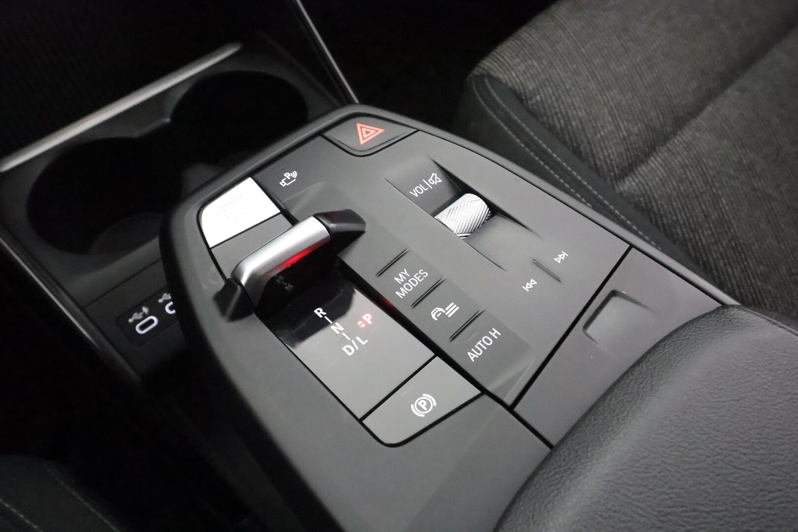 BMW X1 2023 U11 25e xDrive Charged Edition - | Vakkari | LED | P.Kamera | Apple&Android | 1.om Suomi-auto | Akku kuntotarkastettu | Kahdet Renkaat aluilla |