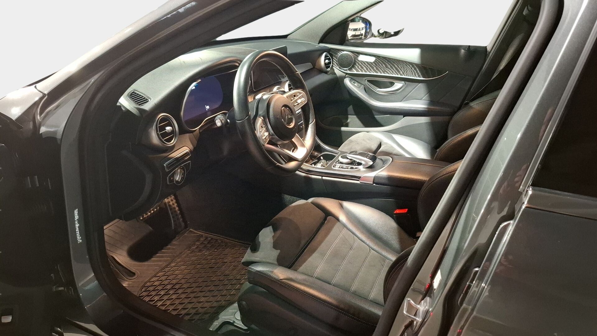 Mercedes-Benz C 2019 220 d 4Matic A Business AMG *Webasto / Panorama / Navi / P. Kamera / Digimittaristo* - 3,99 % KORKOTARJOUS TÄHÄN AUTOON 7.9. ASTI! - *2x renkaat alkuperäisillä vanteilla / Siisti yksilö!*